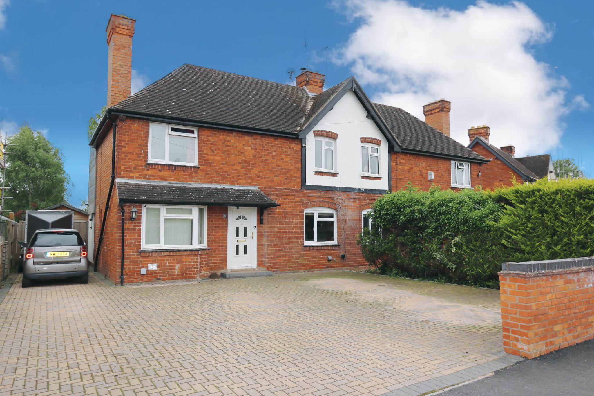 4 bedroom semi-detached house Sold in Bidford-on-avon, Alcester - Photograph 1