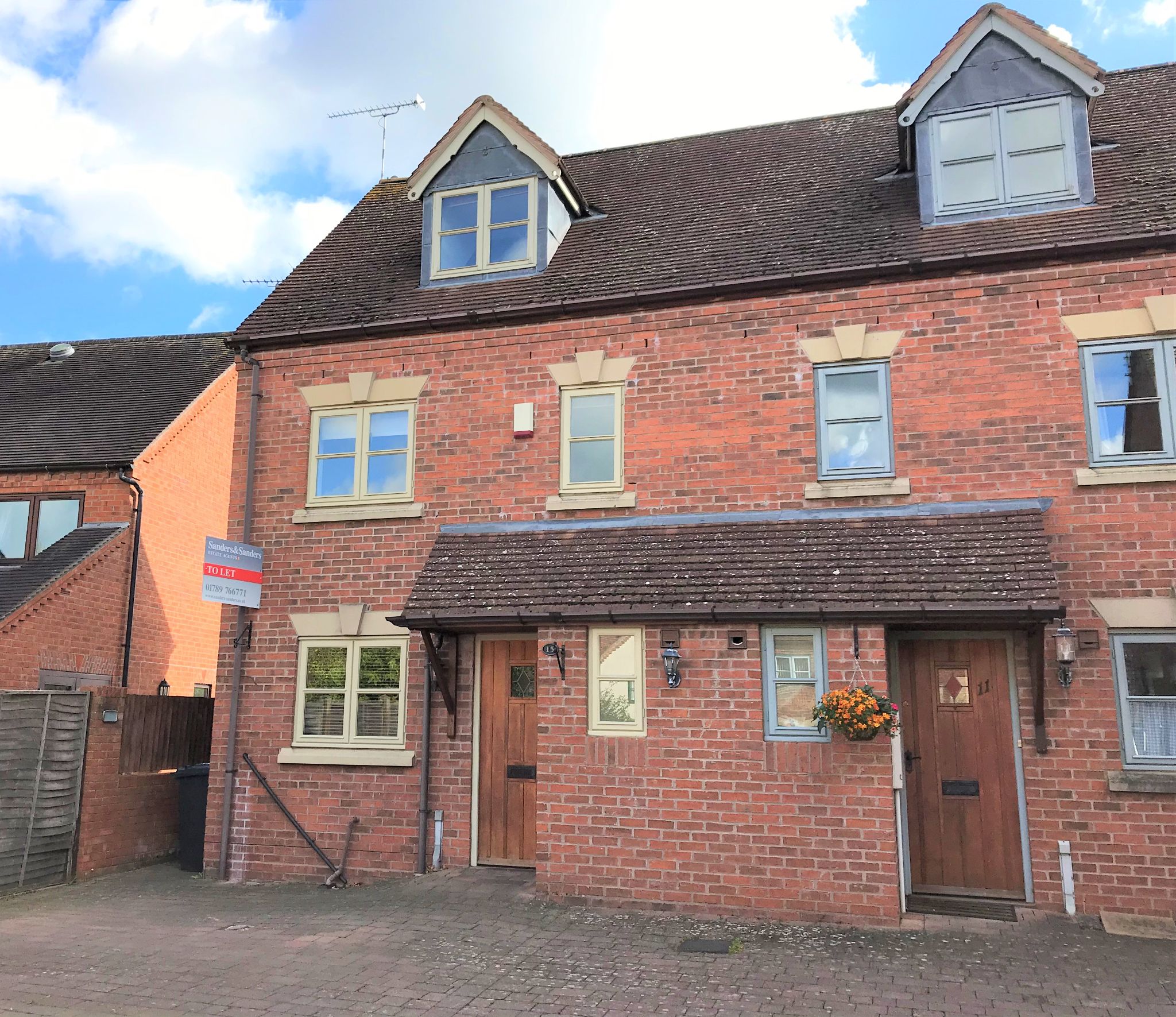 3 bedroom end terraced house To Let Alcester - Photograph 1