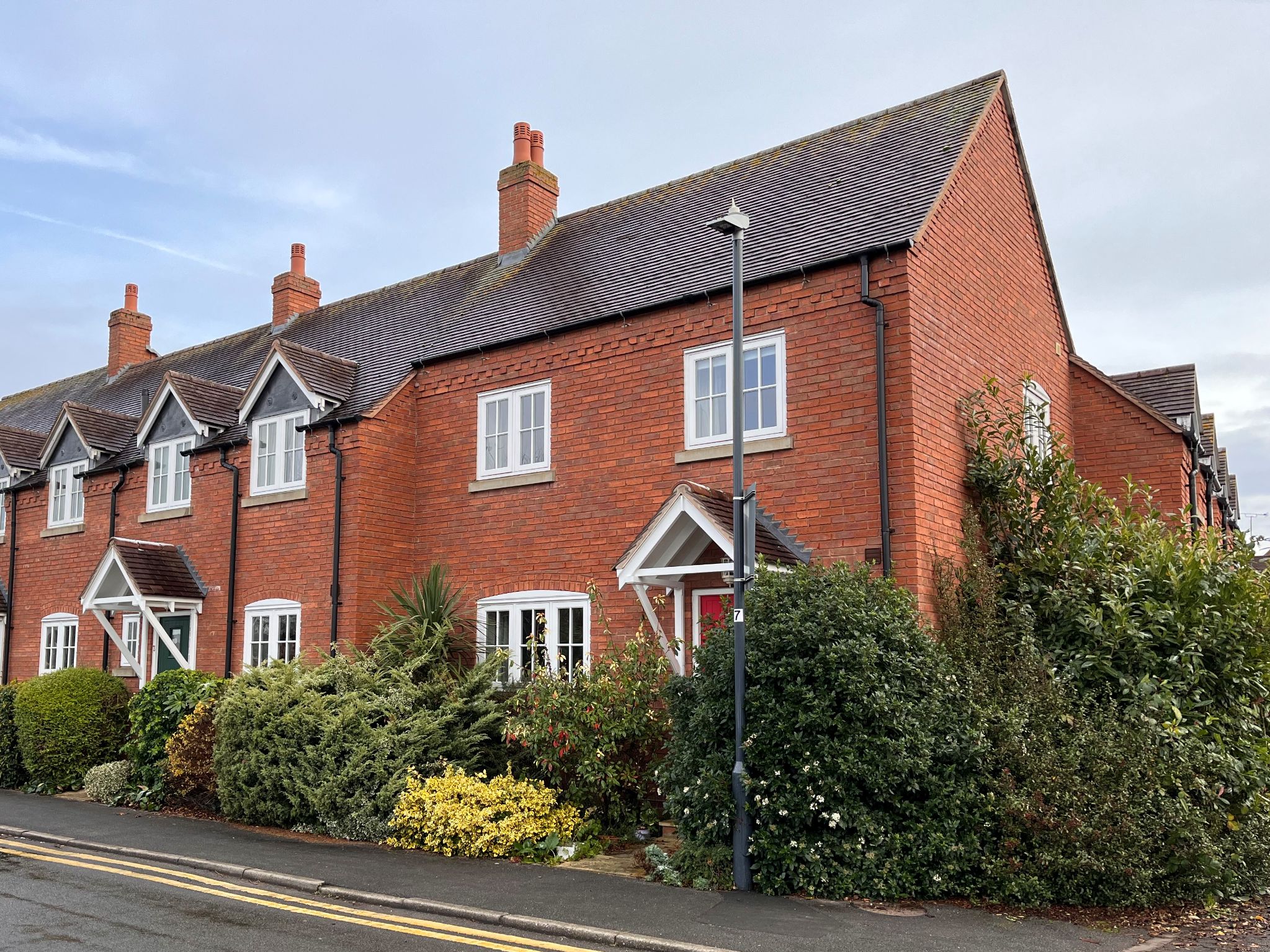 2 bedroom end terraced house To Let Alcester - Photograph 1