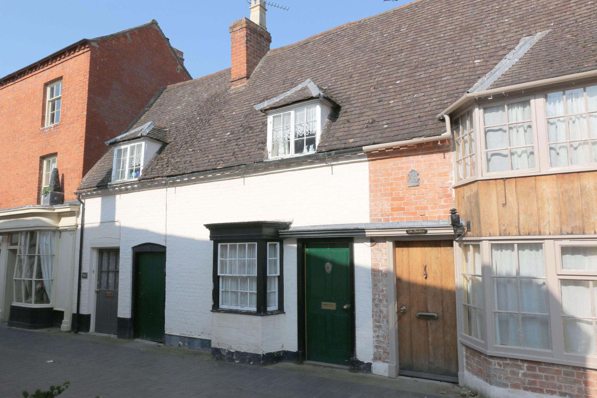 3 bedroom mid terraced house Sold Alcester - Photograph 1