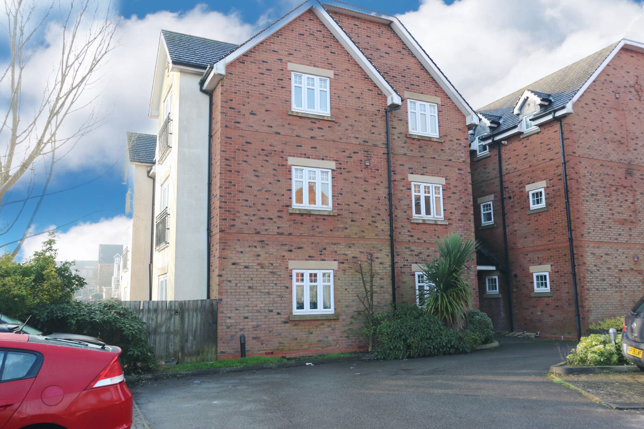 2 bedroom apartment flat/apartment Sold in 79 Mount Pleasant, Redditch - Photograph 1