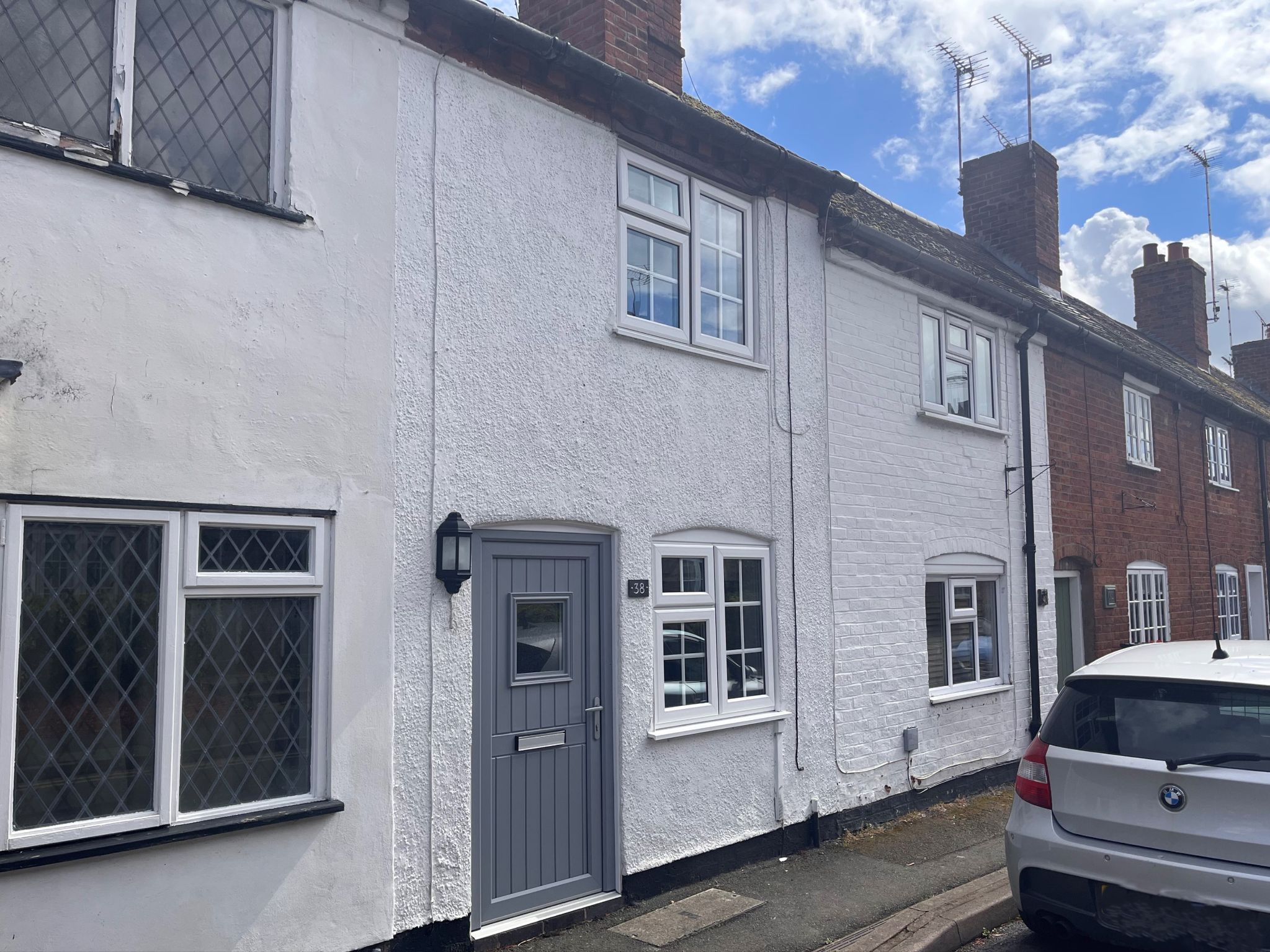 1 bedroom mid terraced house Sold Alcester - Photograph 1