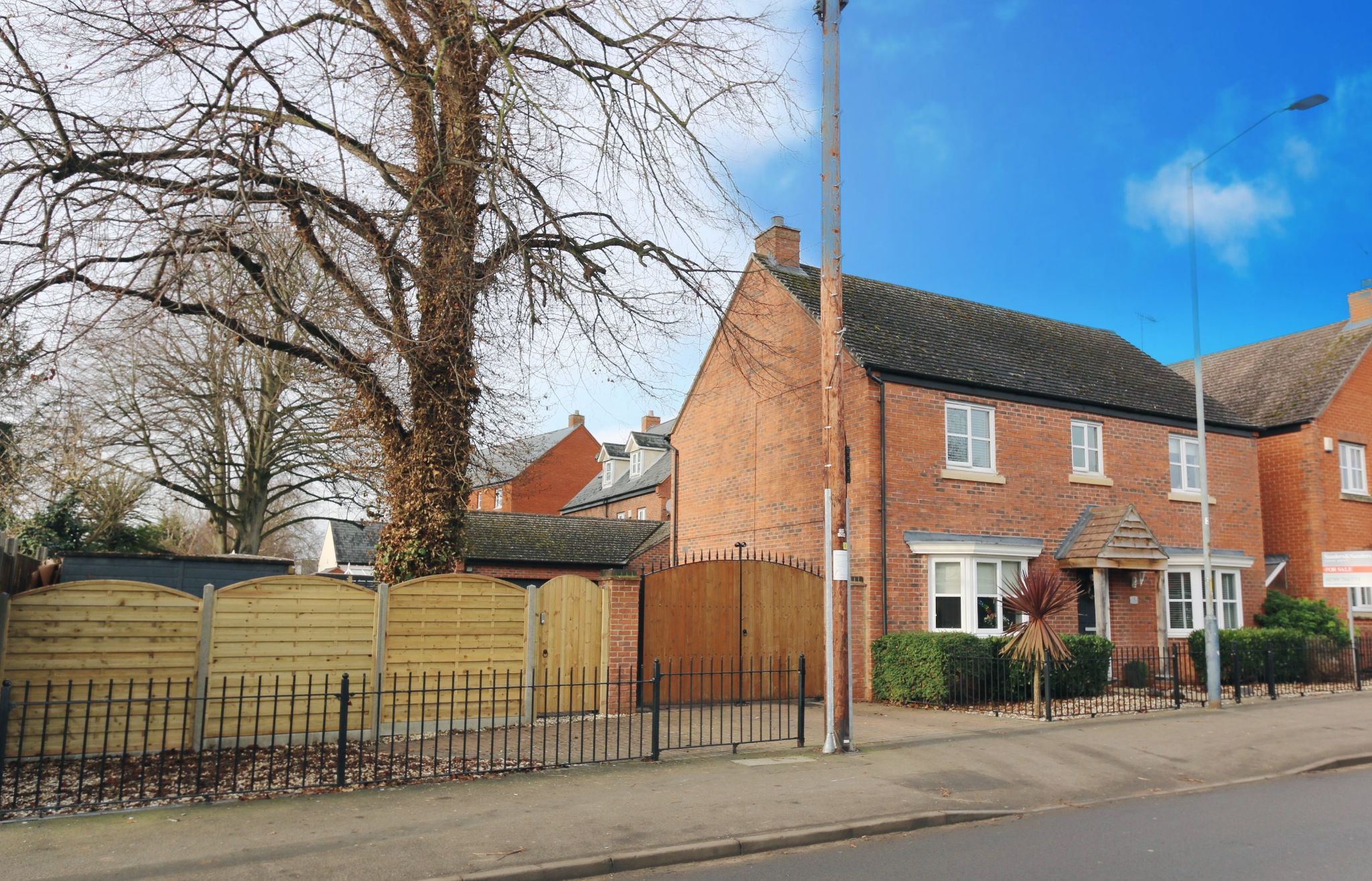 4 bedroom detached house Sold in Bidford-on-avon, Alcester - Photograph 1