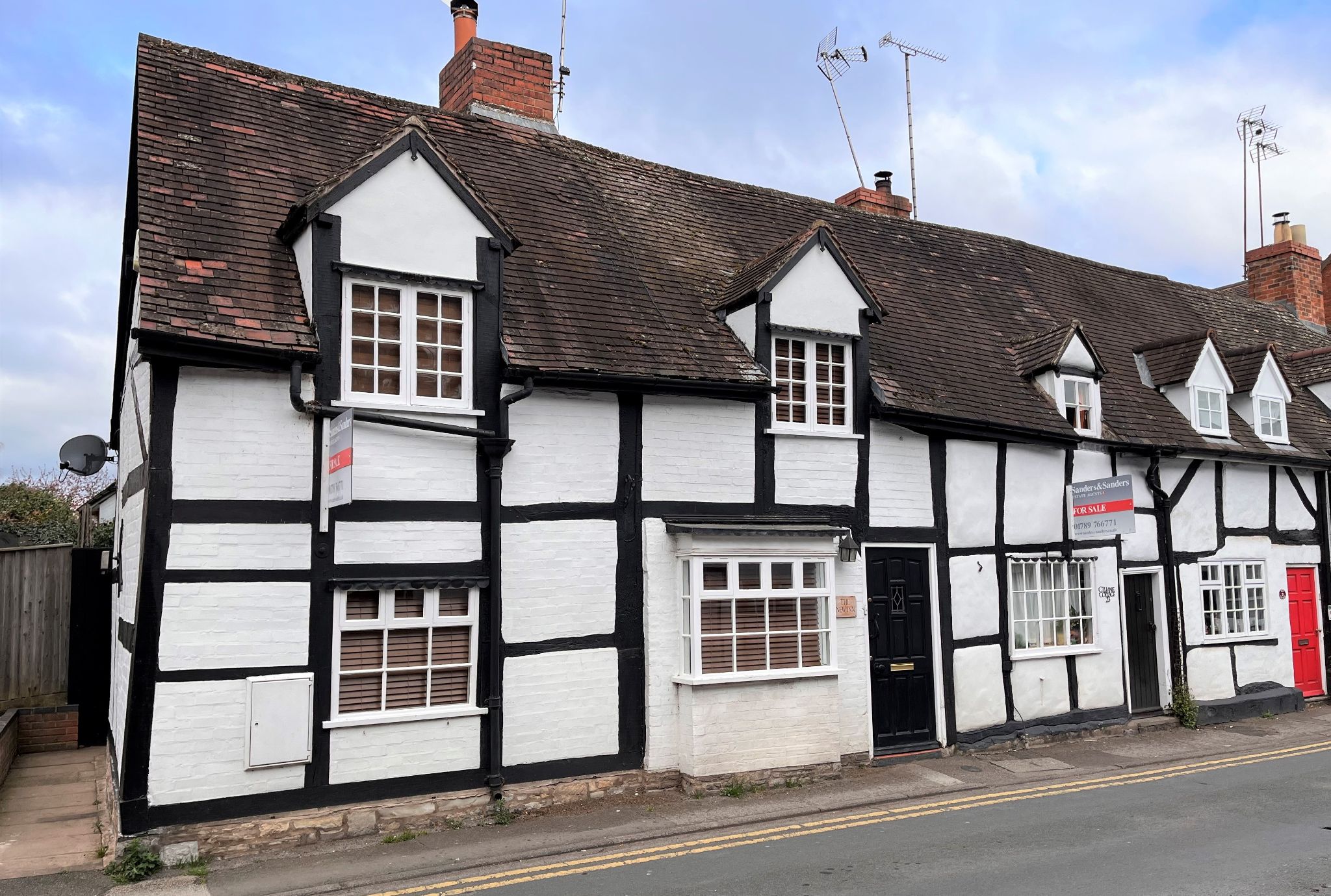 4 bedroom end terraced house Sold in 25 Bleachfield Street, Alcester - Photograph 1
