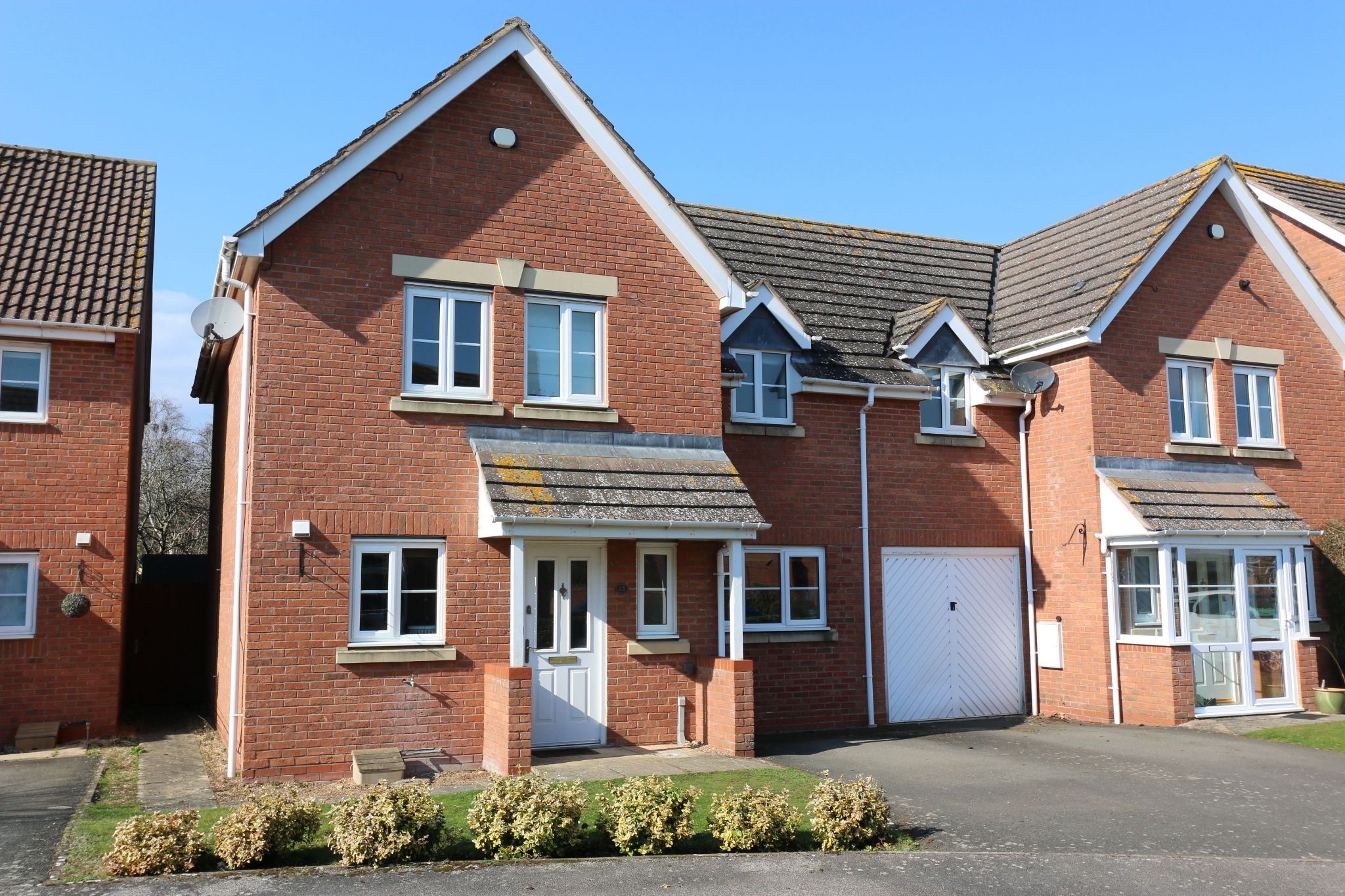 3 bedroom semi-detached house Sold in Salford Priors, Evesham - Photograph 1