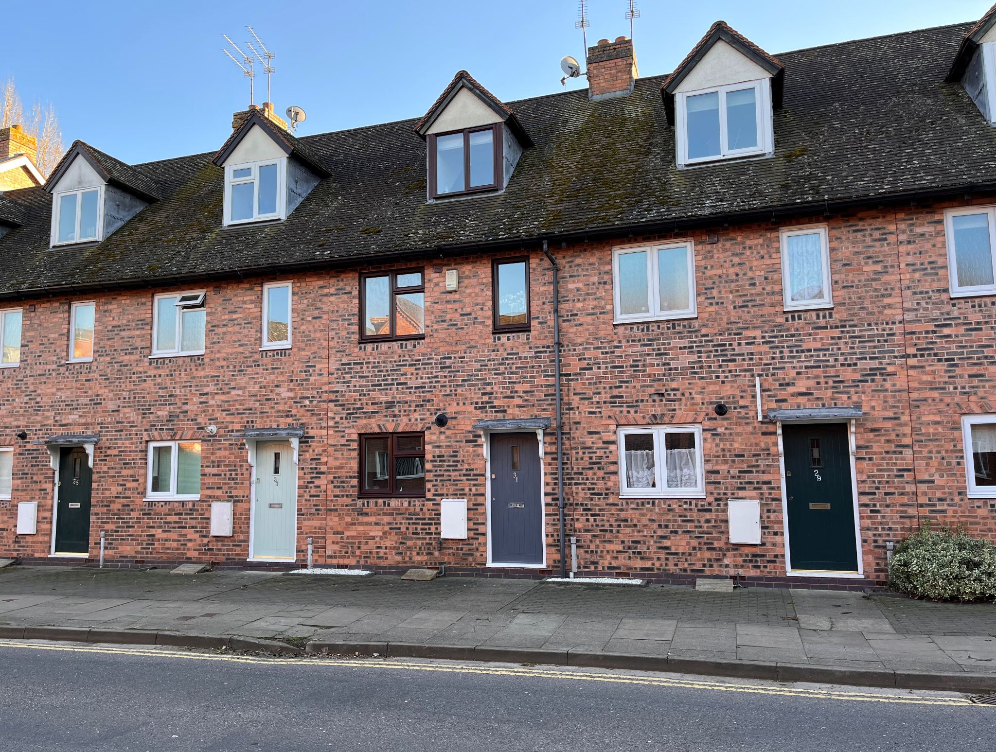 3 bedroom mid terraced house SSTC Alcester - Photograph 1