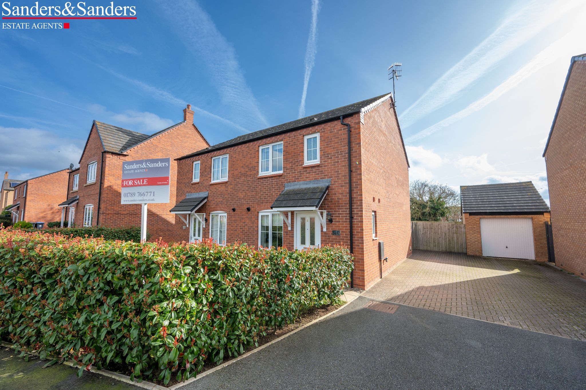 3 bedroom semi-detached house For Sale Bidford On Avon - Photograph 1