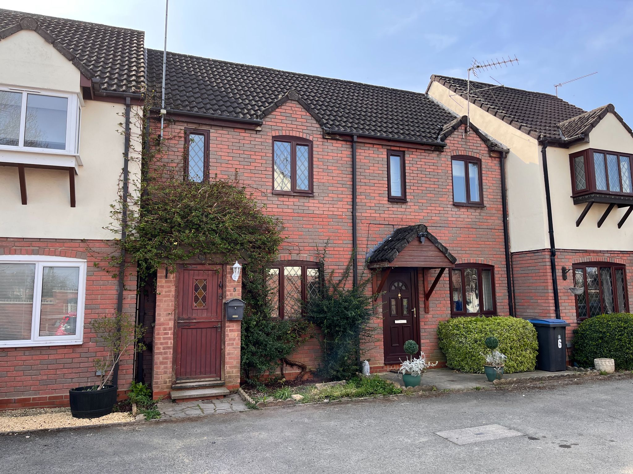 2 bedroom mid terraced house Sold Alcester - Photograph 6
