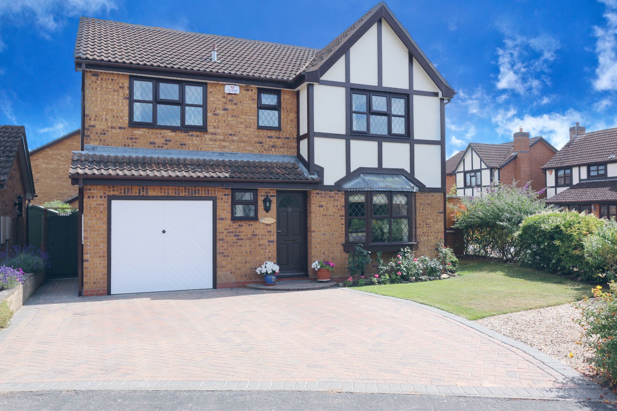 4 bedroom detached house Sold in Bidford-on-avon, Alcester - Photograph 1