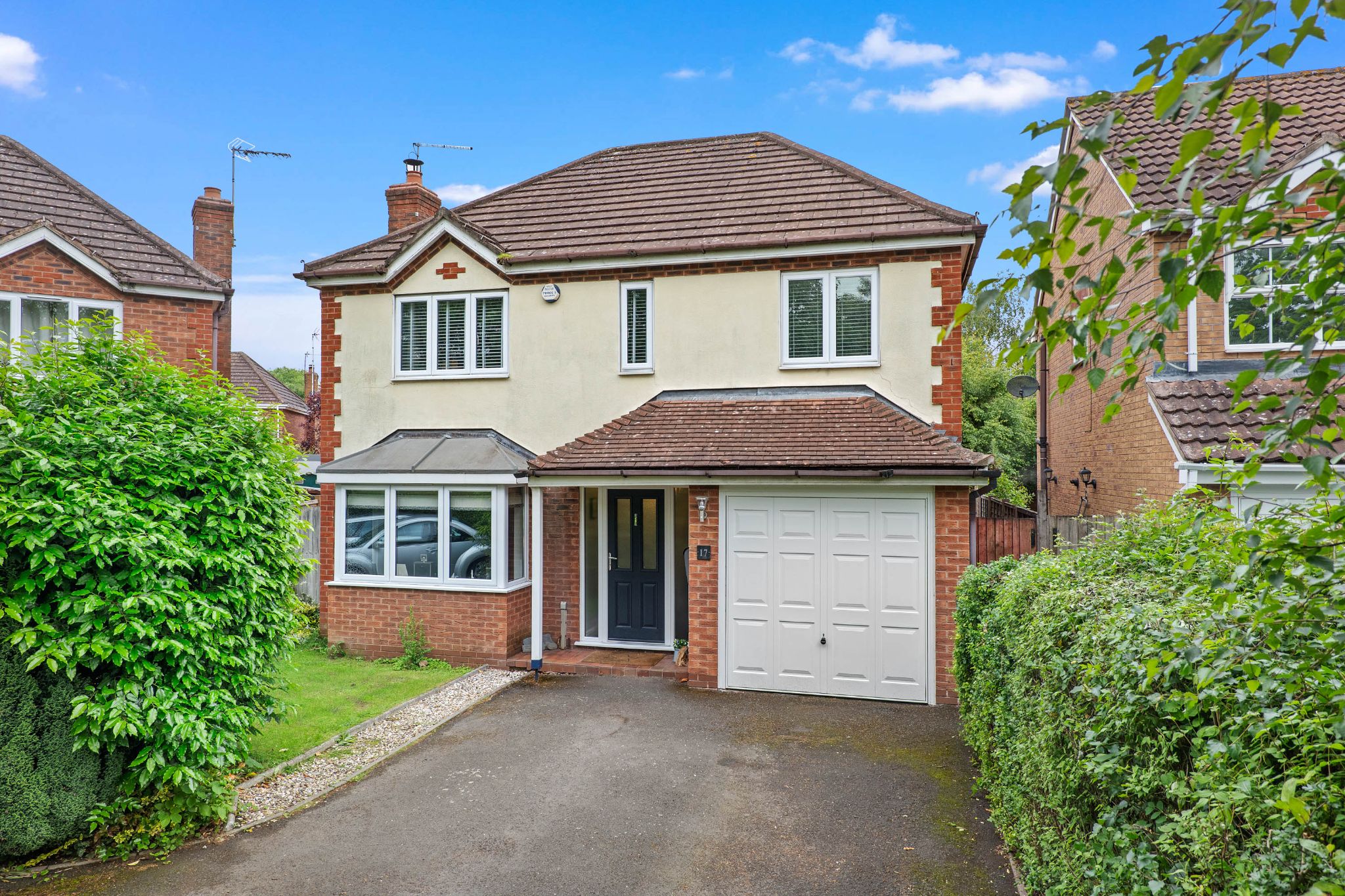 4 bedroom detached house Sold Studley - Photograph 1