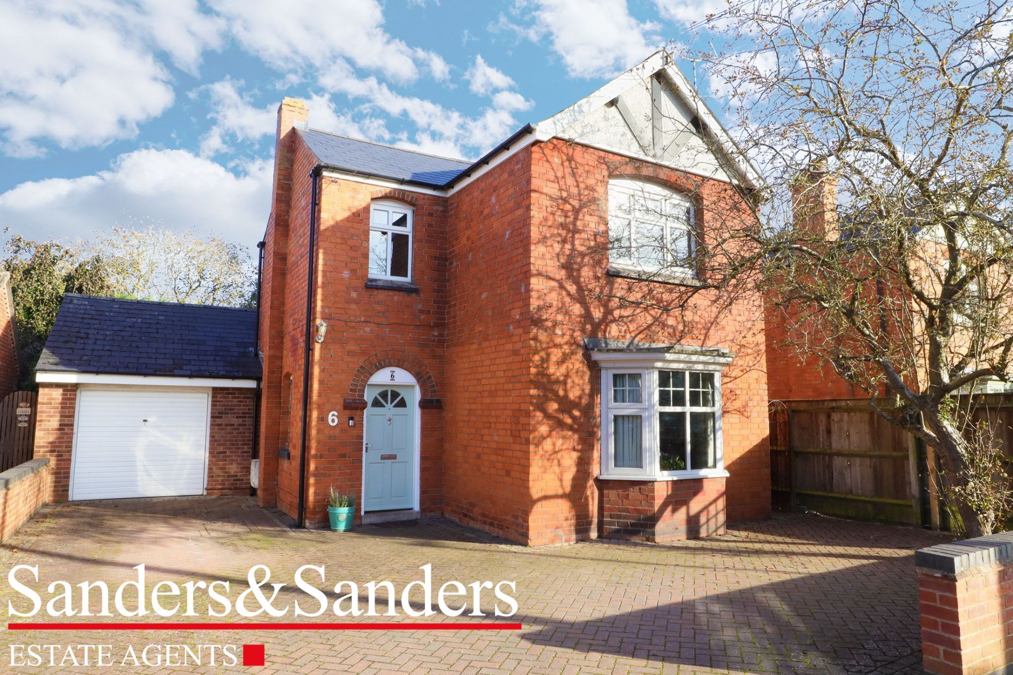 3 bedroom detached house Sold Alcester - Photograph 1