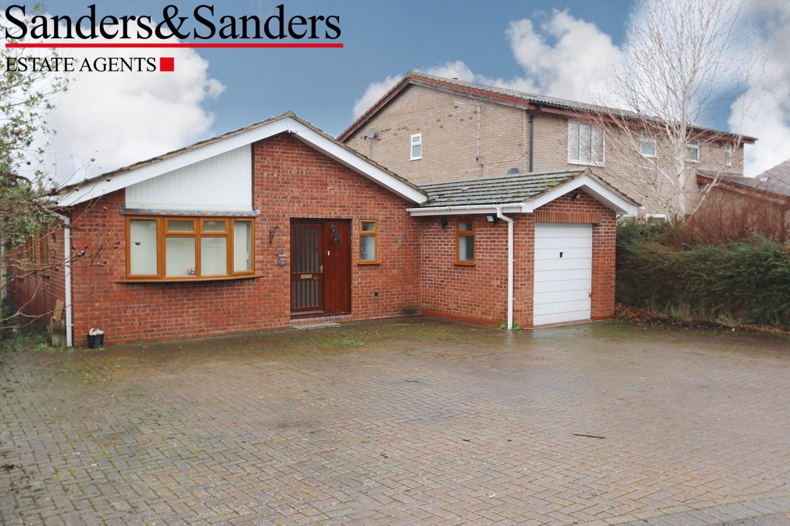 3 bedroom detached bungalow Sold in Bidford-on-avon, Alcester - Photograph 1