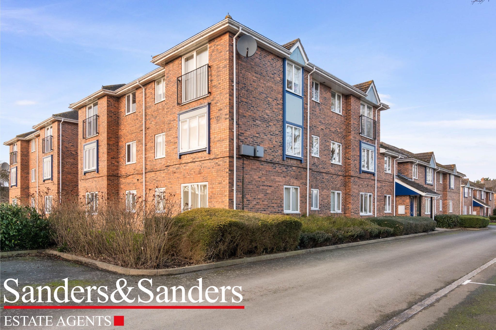 2 bedroom apartment flat/apartment Sold Alcester - Photograph 1