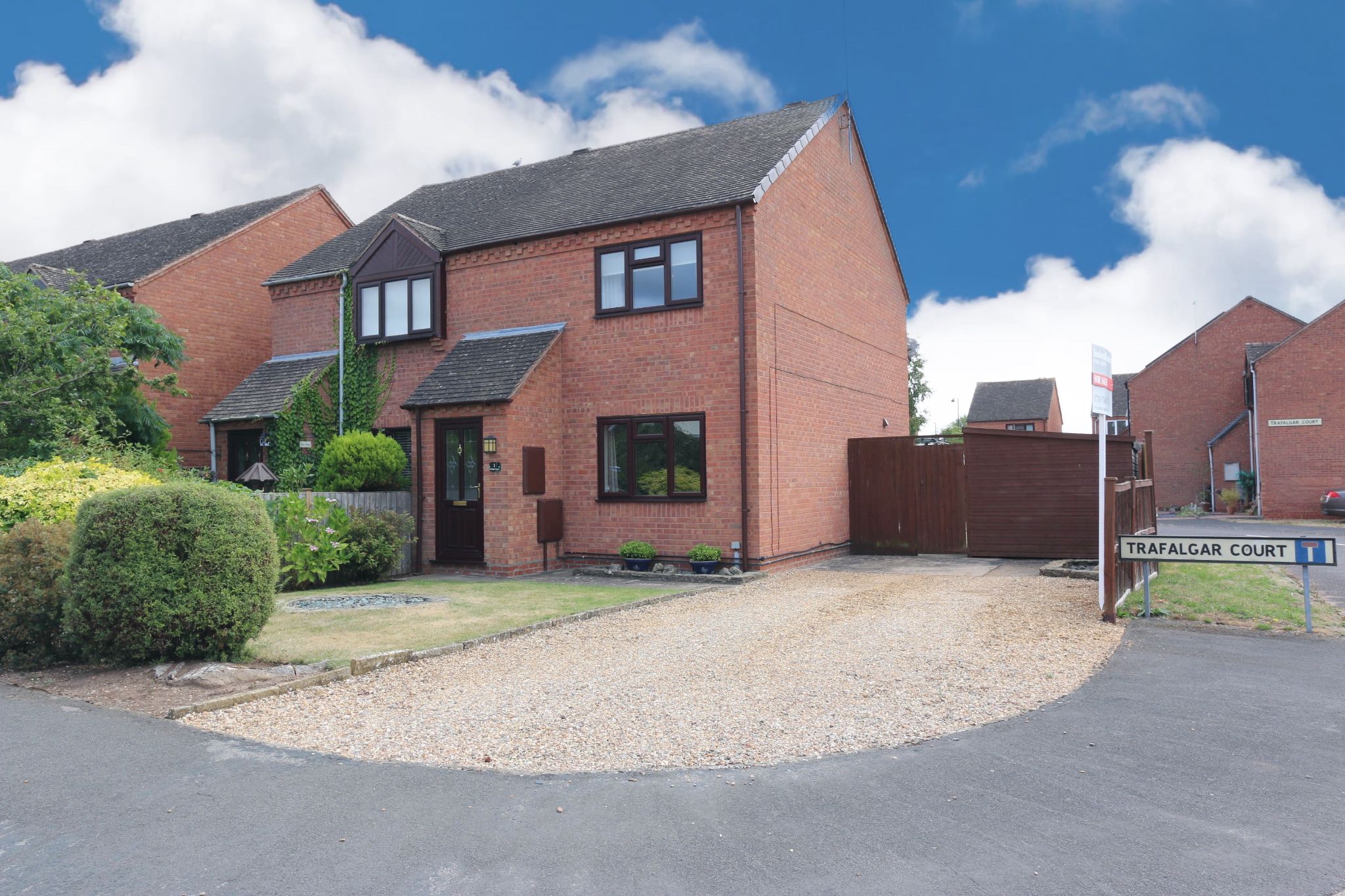 2 bedroom semi-detached house Sold in Bidford-on-avon, Alcester - Photograph 1