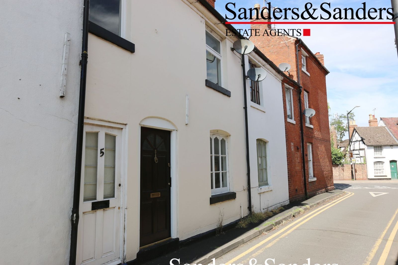 2 bedroom mid terraced house Sold Alcester - Photograph 1