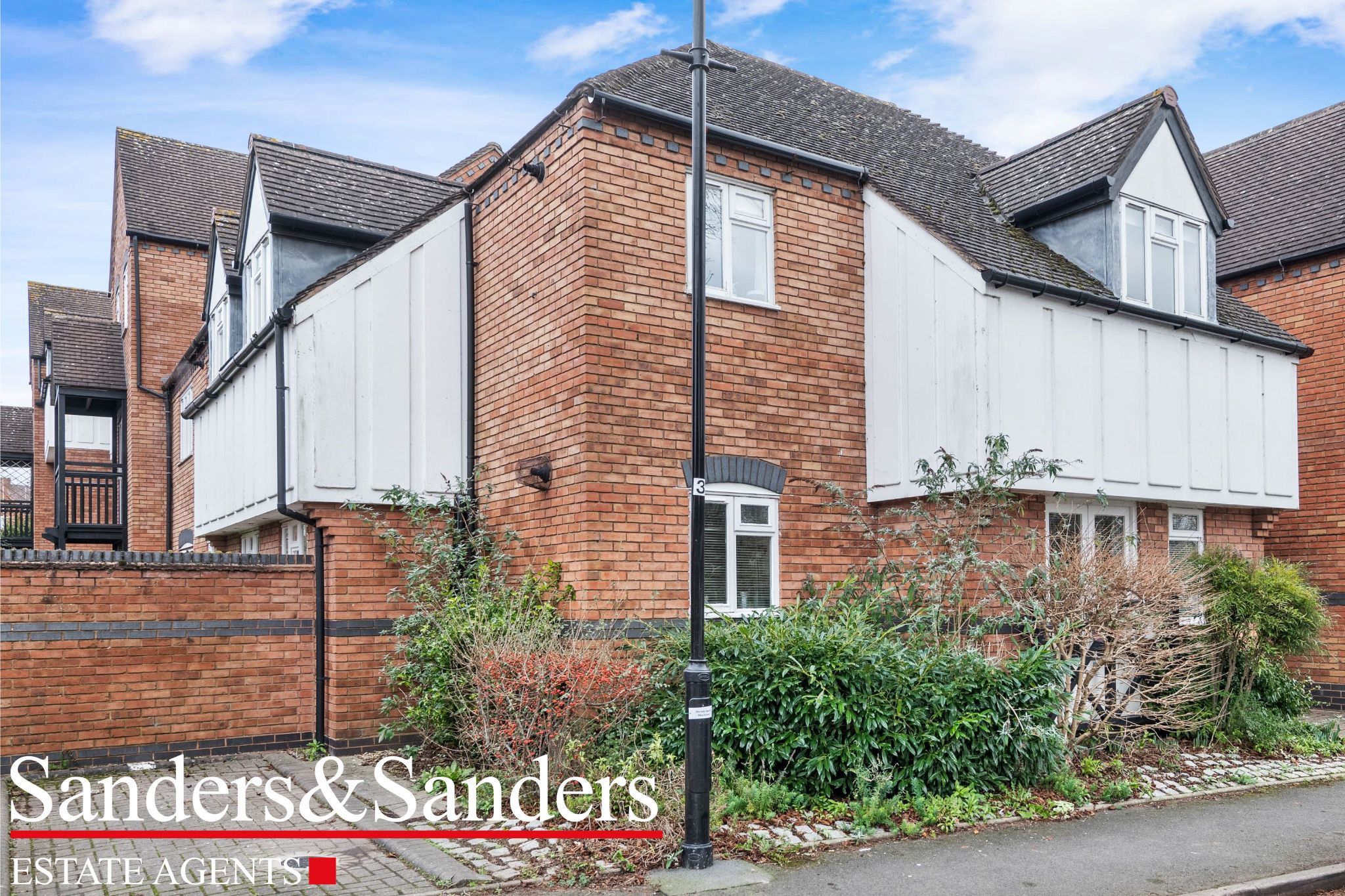 2 bedroom apartment flat/apartment Sold Alcester - Photograph 1