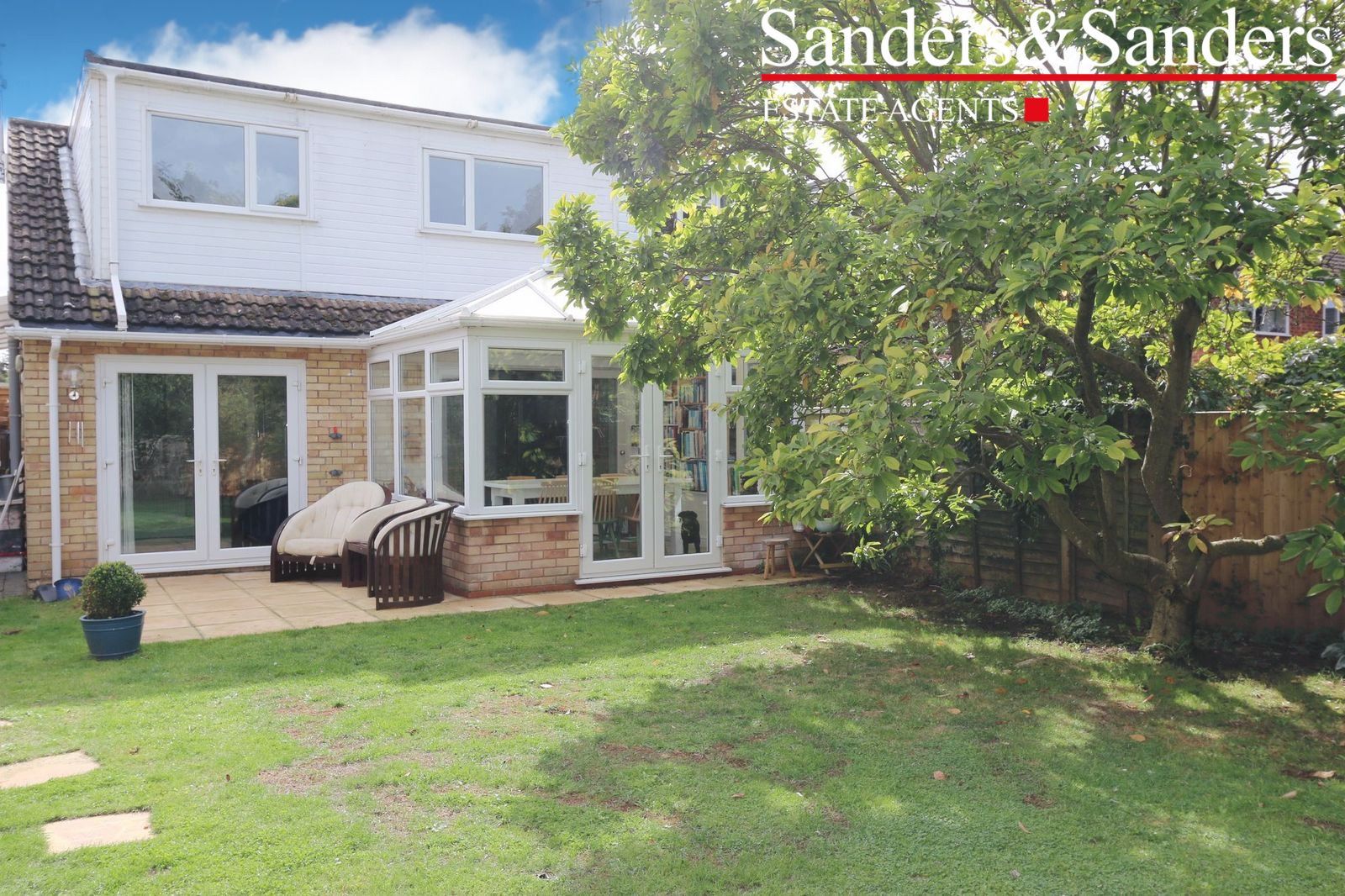 3 bedroom semi-detached house Sold in Bidford-on-avon, Alcester - Photograph 1