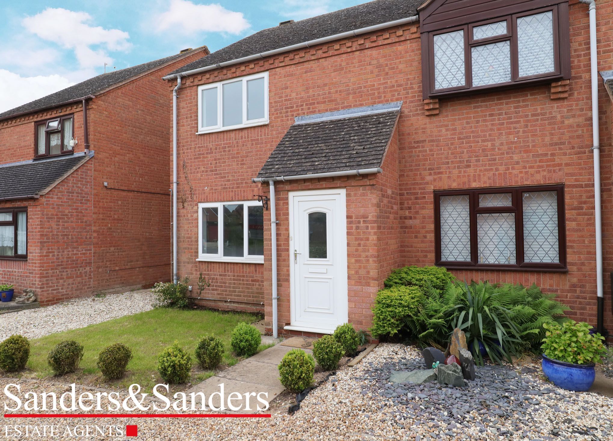 2 bedroom semi-detached house Sold in Bidford-on-avon, Alcester - Photograph 1