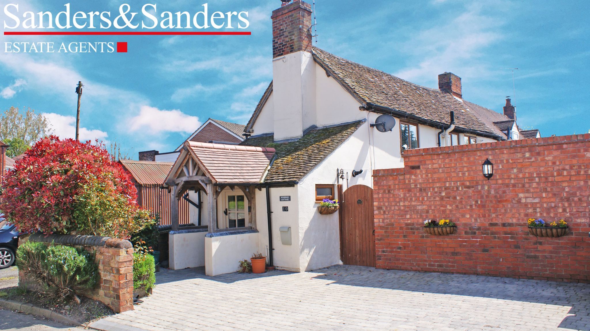 2 bedroom cottage house Sold Alcester - Photograph 1