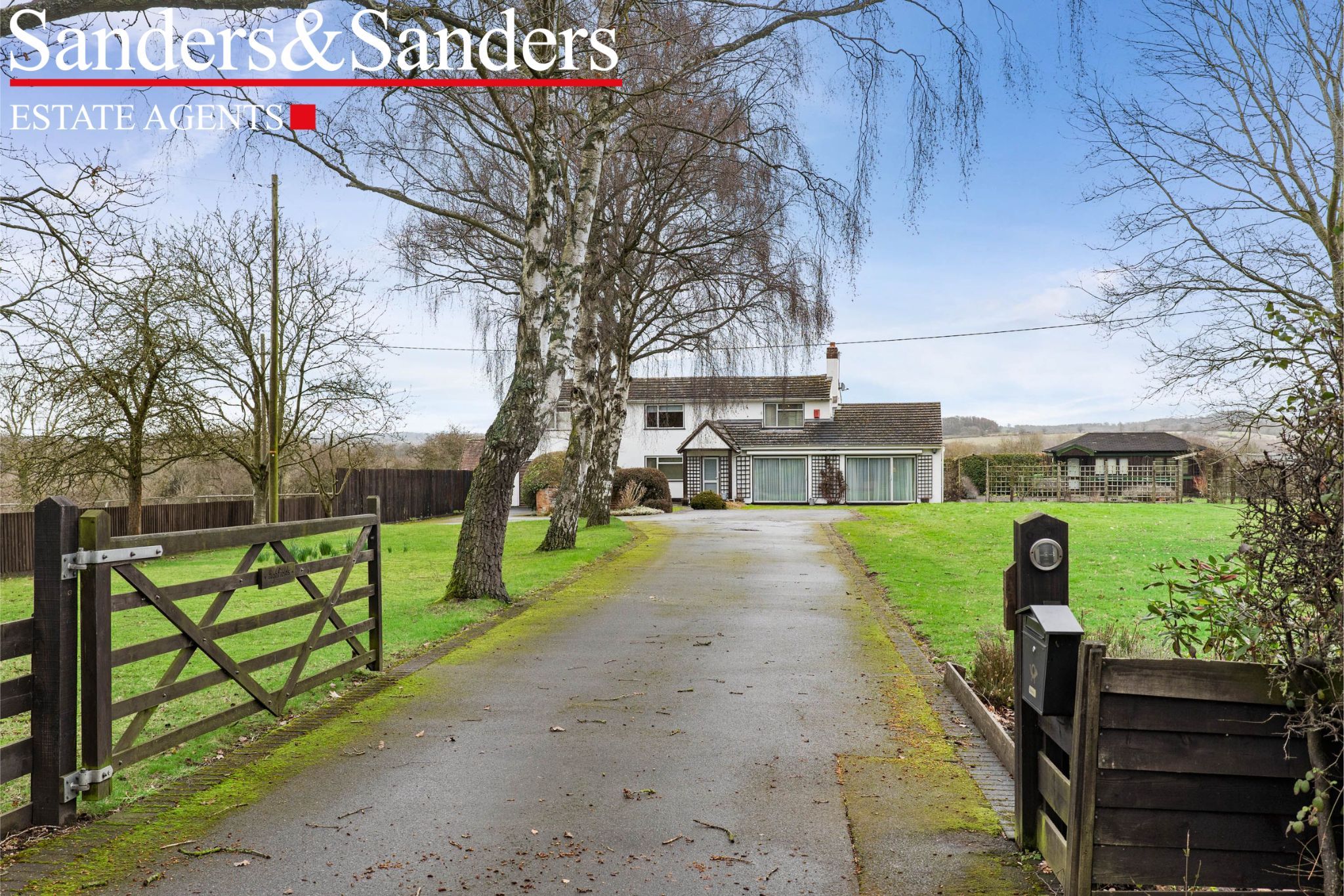 4 bedroom detached house Sold in Alcester Heath, Alcester - Photograph 1