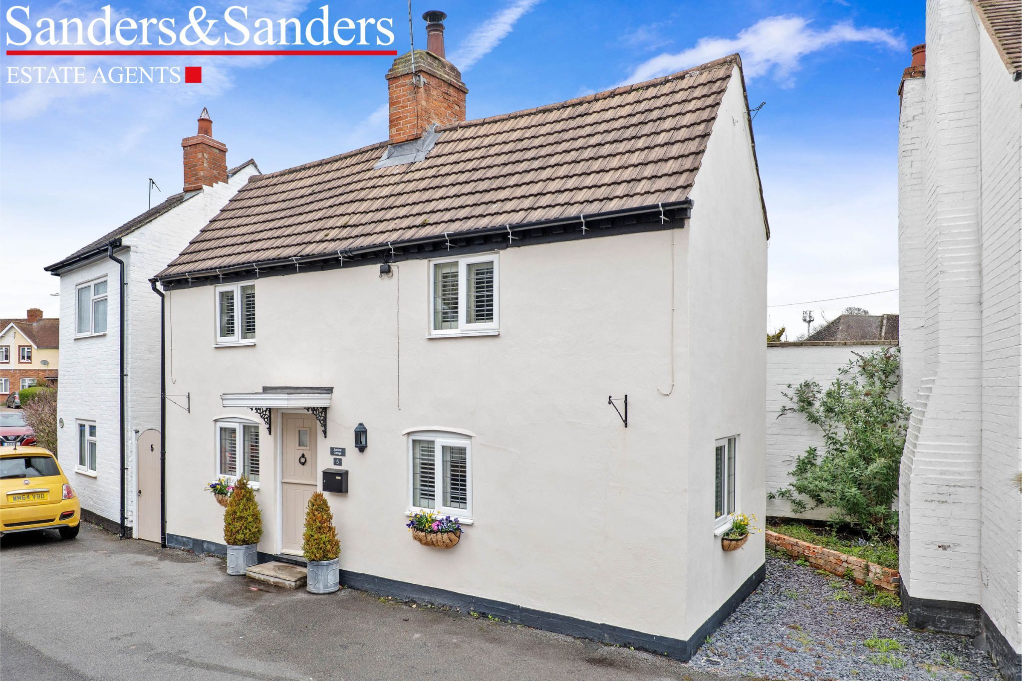 2 bedroom cottage house Sold Alcester - Photograph 1