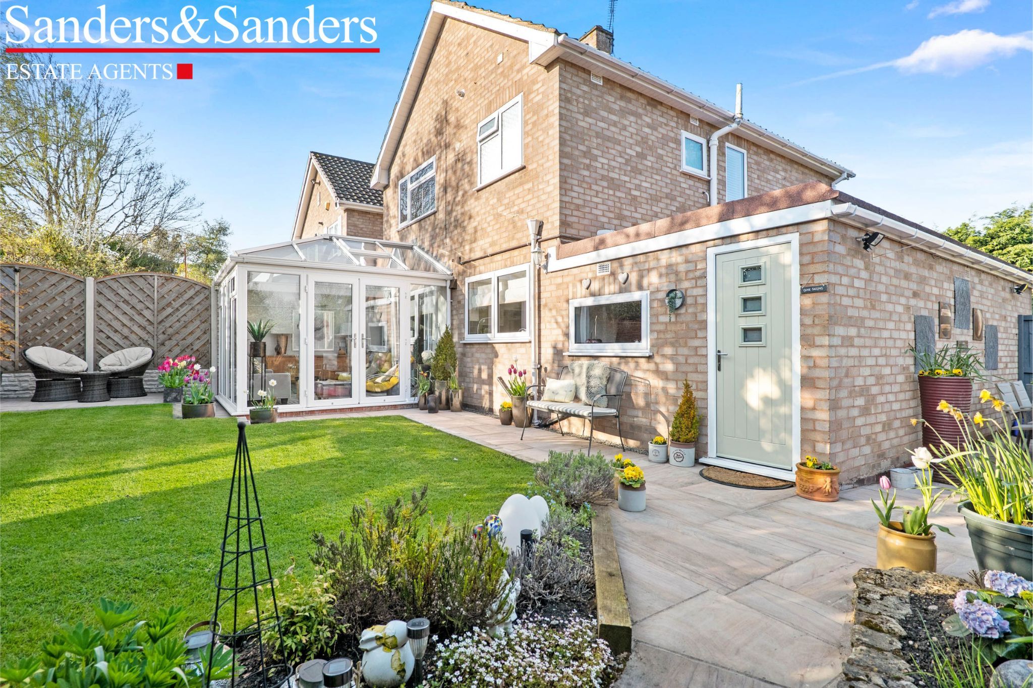 3 bedroom link detached house Sold Alcester - Photograph 1