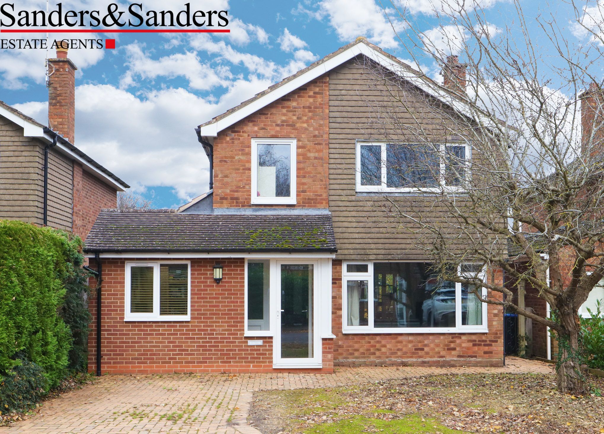 3 bedroom detached house Sold Alcester - Photograph 1