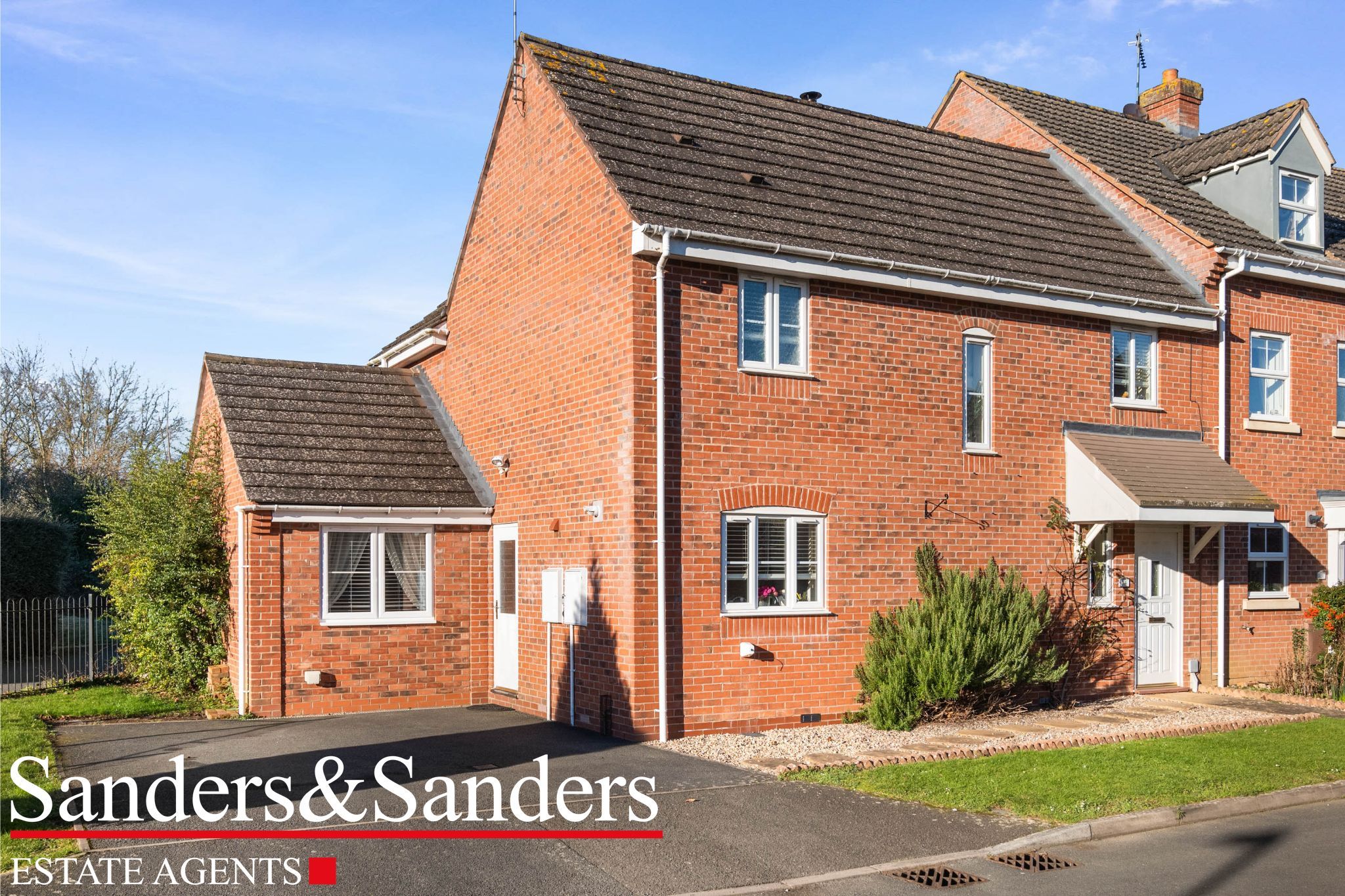 4 bedroom end terraced house Sold Alcester - Photograph 1