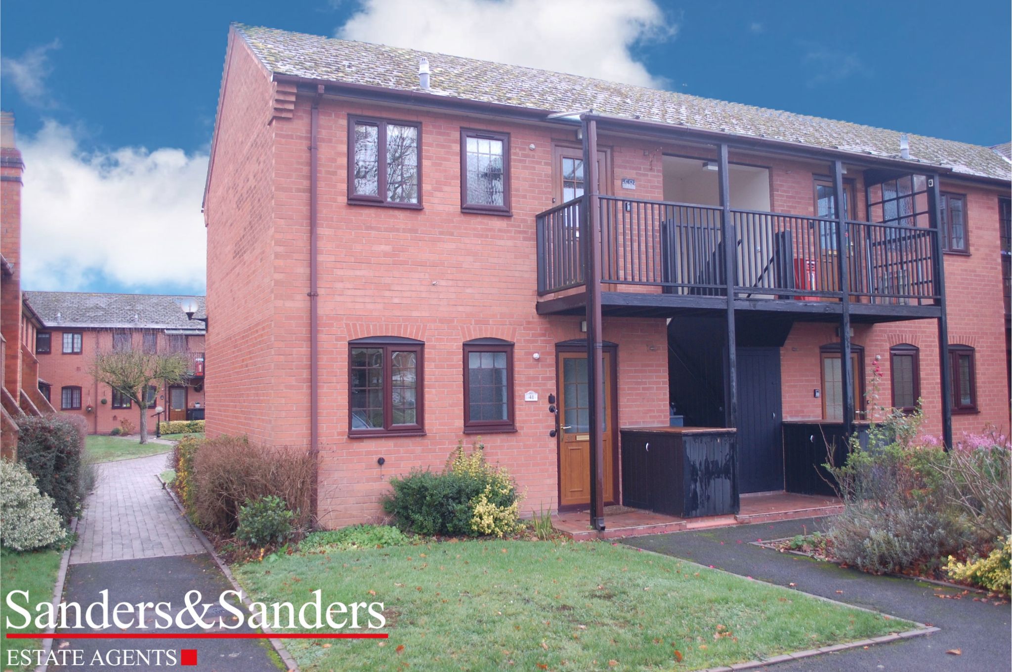 1 bedroom apartment flat/apartment Sold in Kinwarton Road, Alcester - Photograph 1