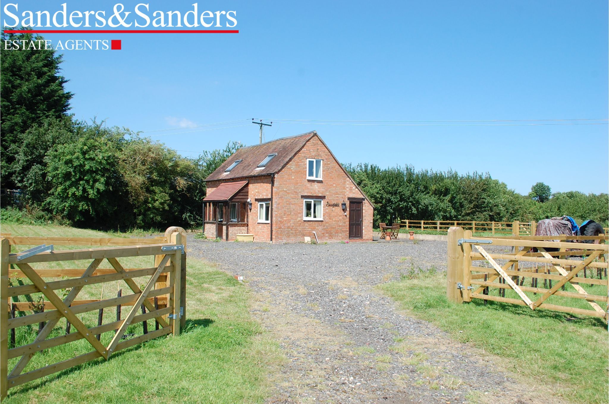 2 bedroom detached house Sold in Bidford-on-avon, Alcester - Photograph 1