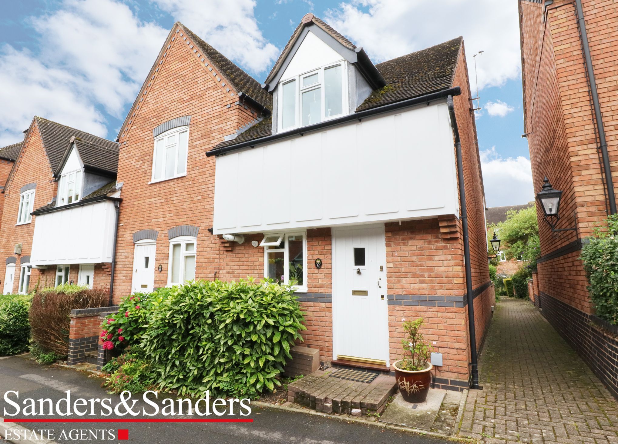 2 bedroom end terraced house Sold Alcester - Photograph 1
