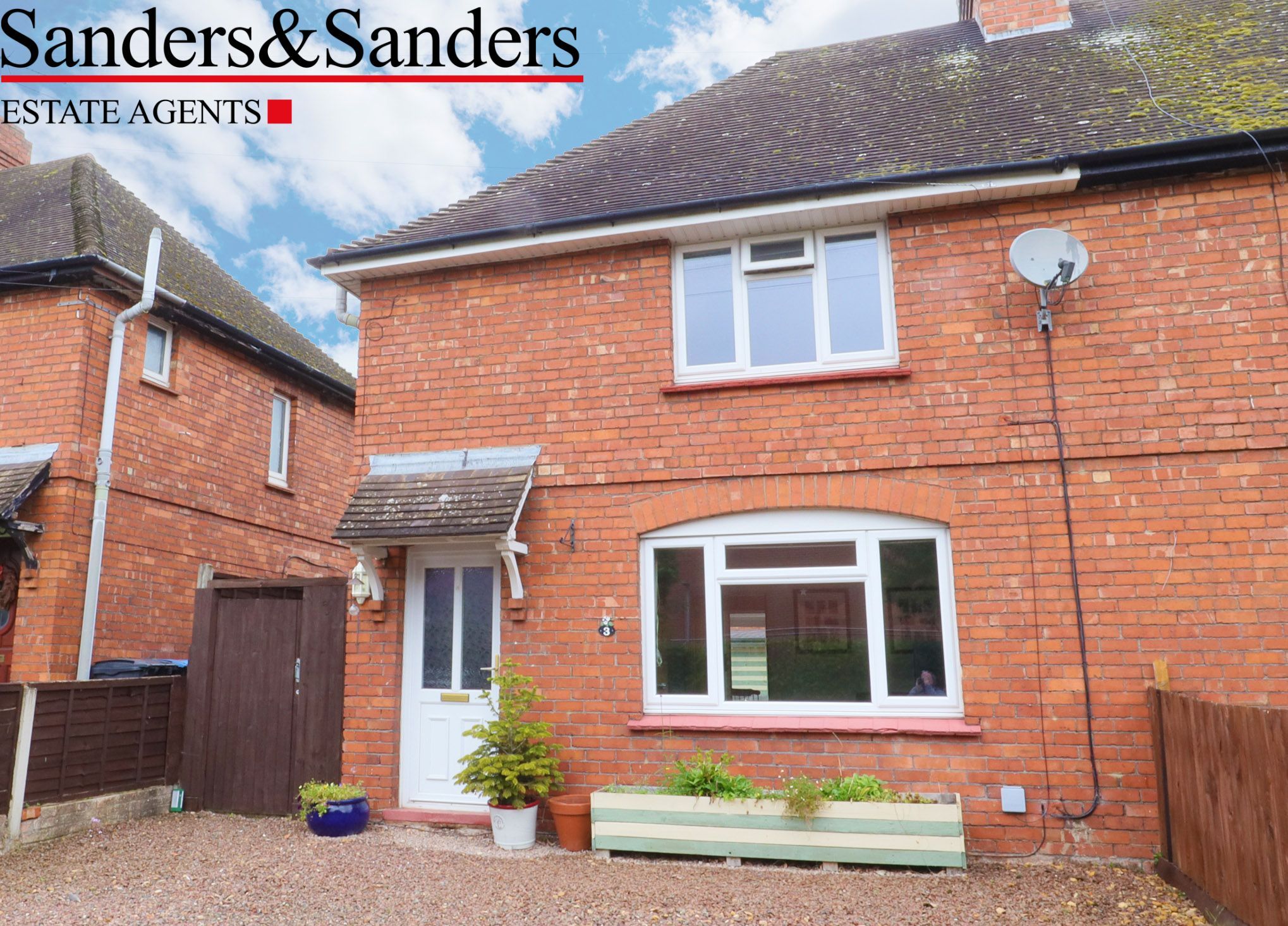 3 bedroom semi-detached house Sold Alcester - Photograph 1