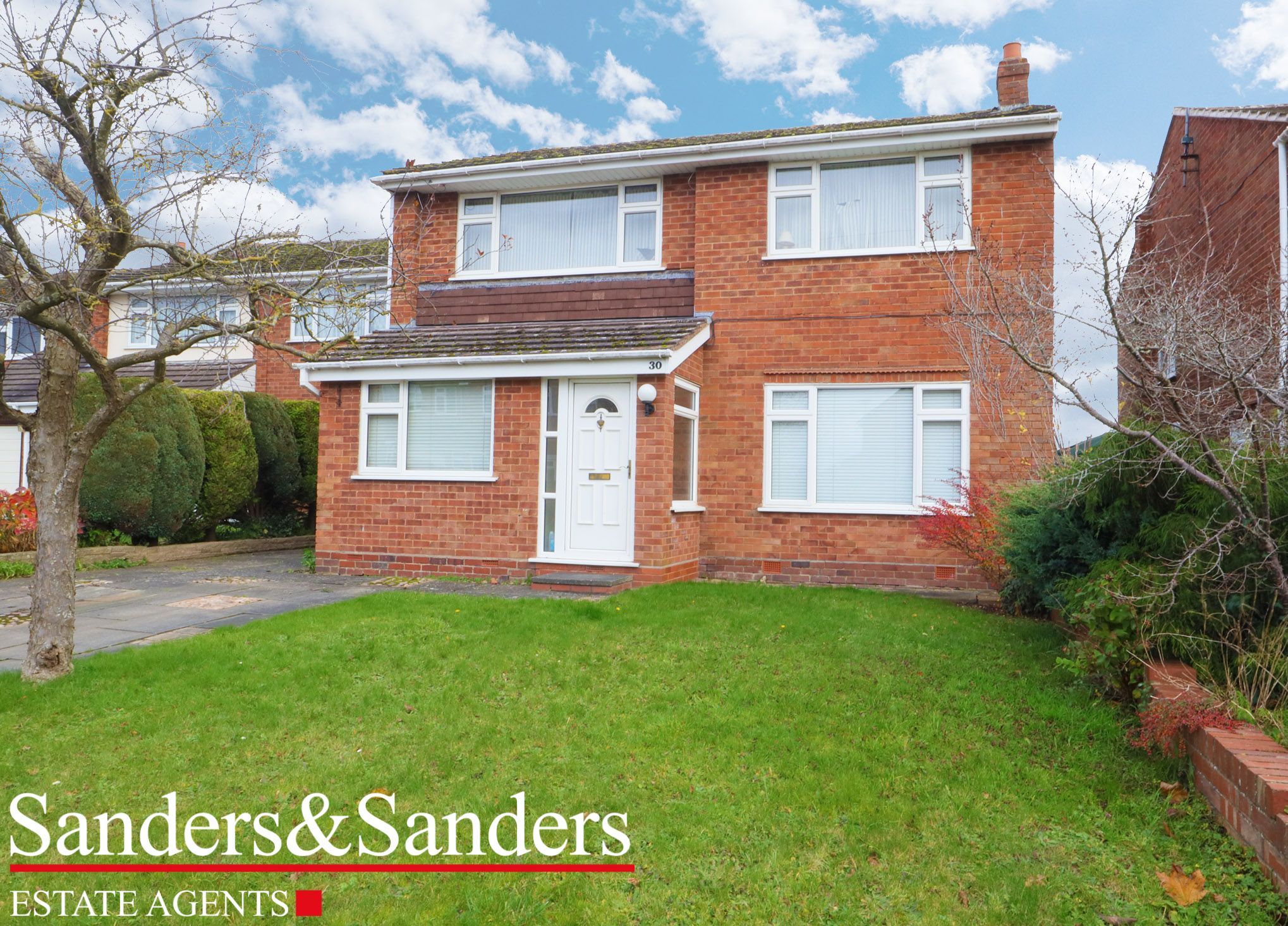 5 bedroom detached house Sold Alcester - Photograph 1