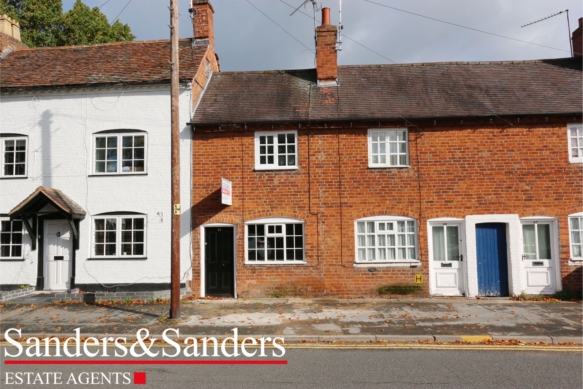2 bedroom cottage house Sold Alcester - Photograph 1