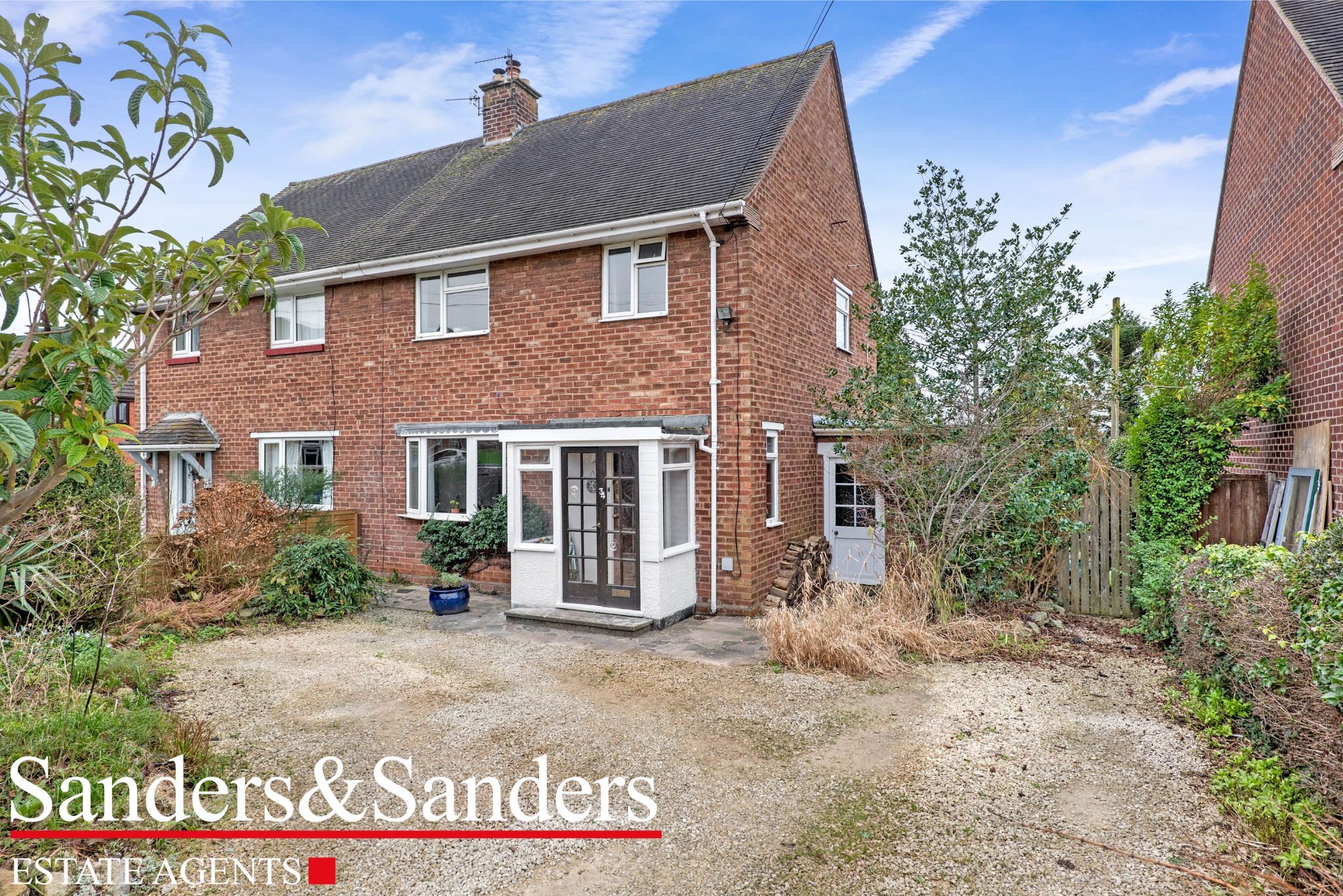 3 bedroom semi-detached house Sold in Bidford-on-avon, Alcester - Photograph 1
