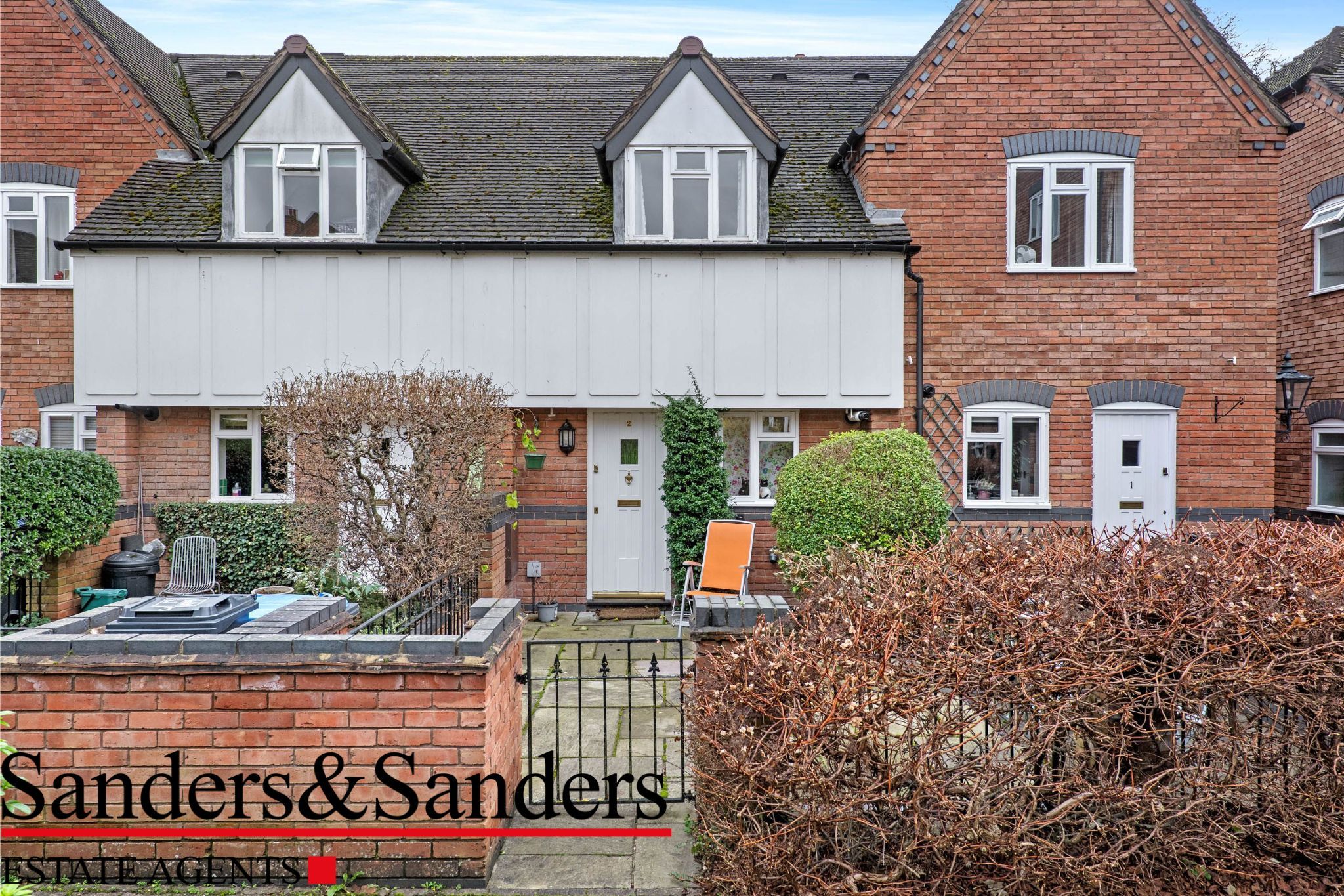 2 bedroom mid terraced house Sold Alcester - Photograph 1