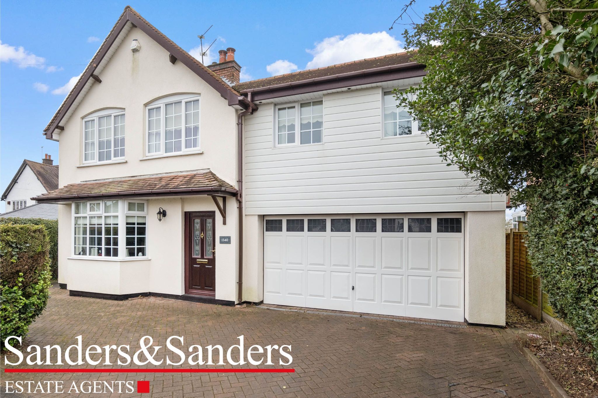 4 bedroom detached house Sold in Astwood Bank, Redditch - Photograph 1