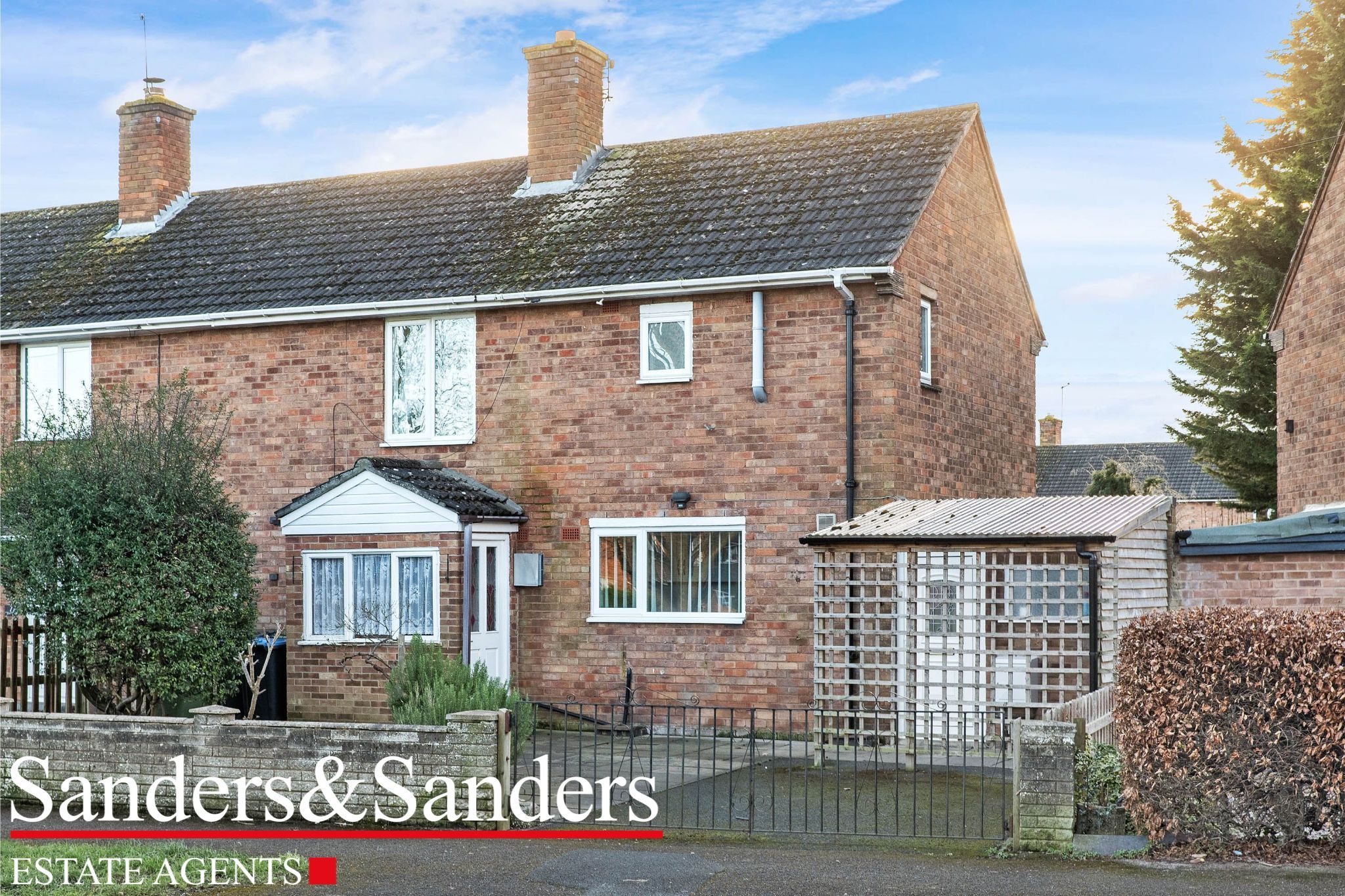 3 bedroom semi-detached house Sold Alcester - Photograph 1