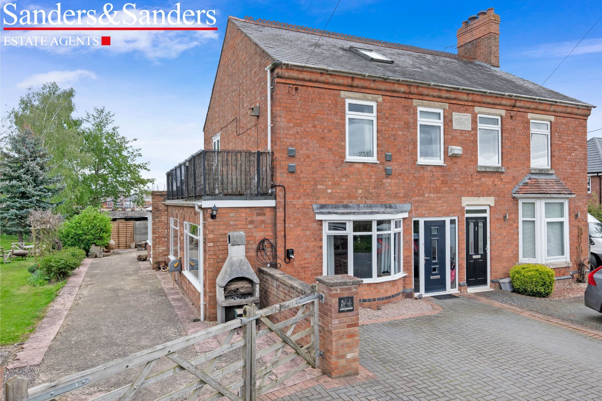 4 bedroom semi-detached house Sold in Allimore Lane, Alcester - Photograph 1
