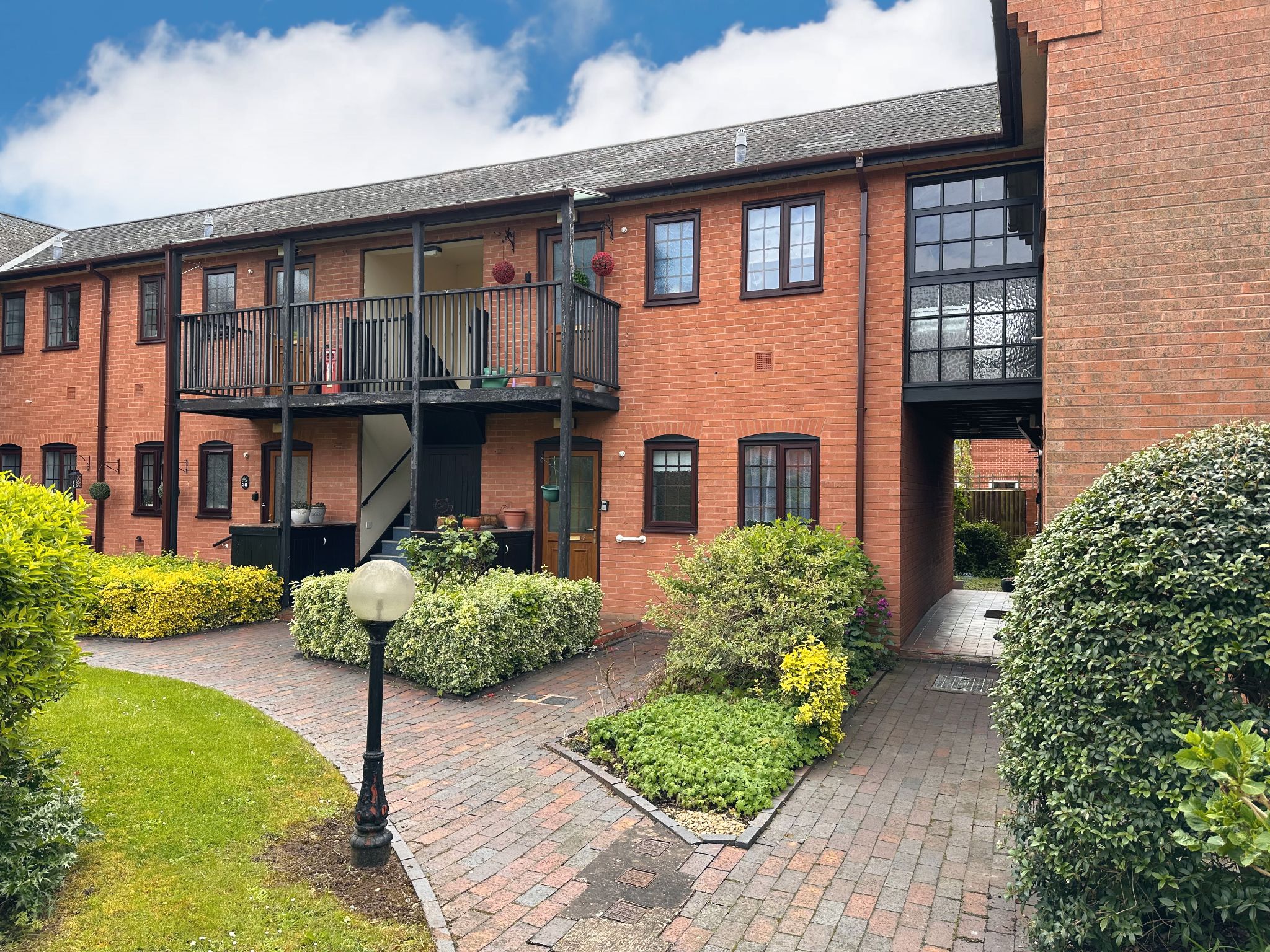 1 bedroom flat flat/apartment Sold in Kinwarton Road, Alcester - Photograph 1