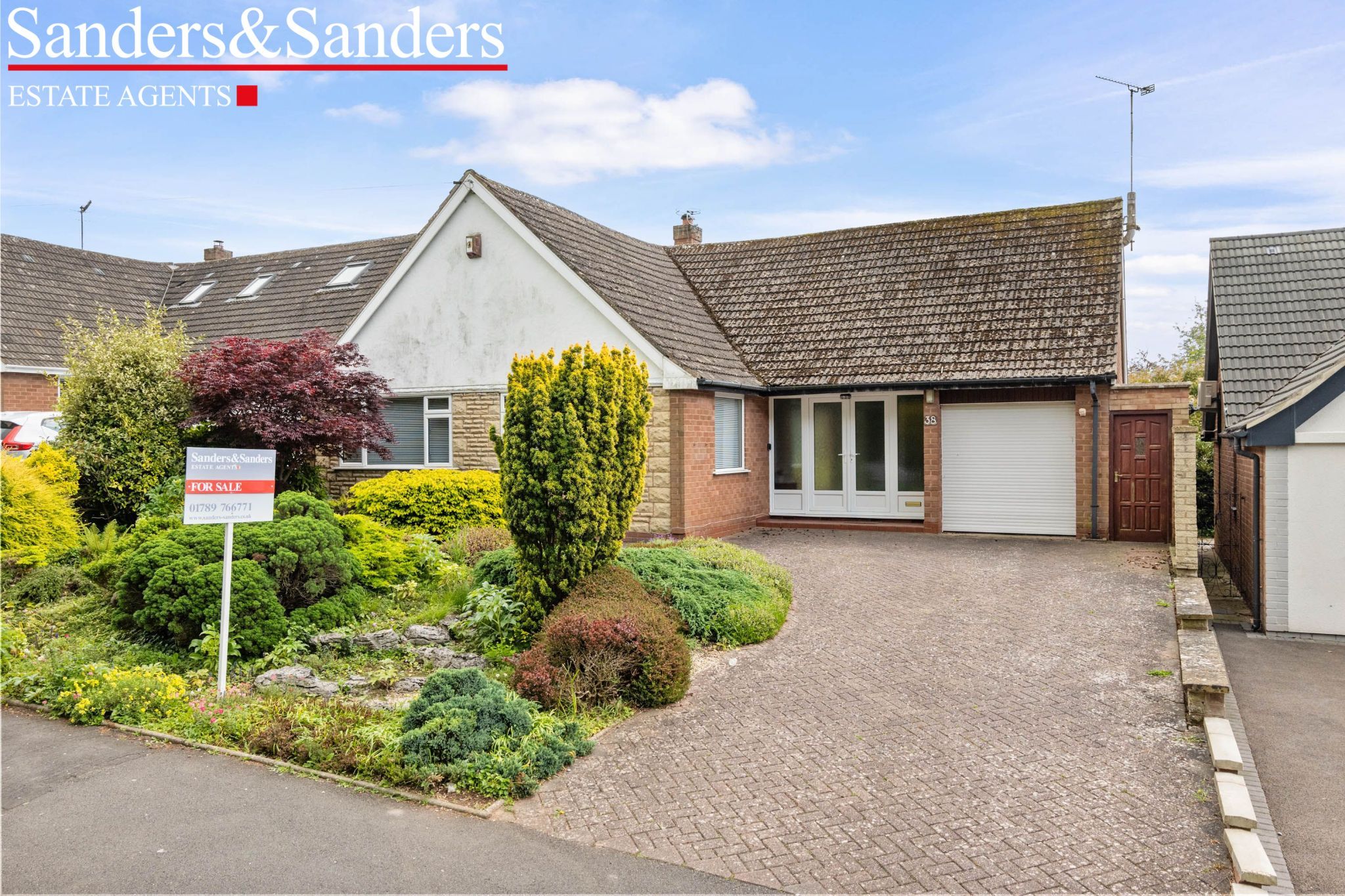 4 bedroom detached bungalow Sold Alcester - Photograph 1