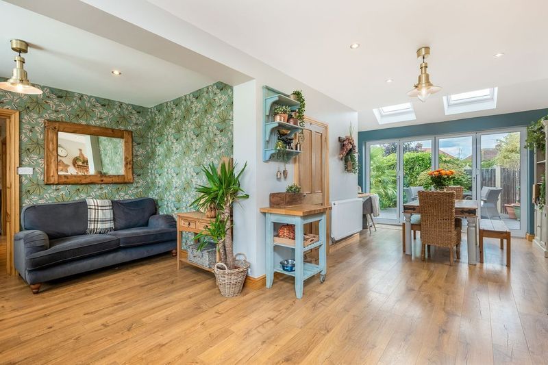 4 bedroom semi-detached house For Sale in Salford Priors, Evesham - Property photograph