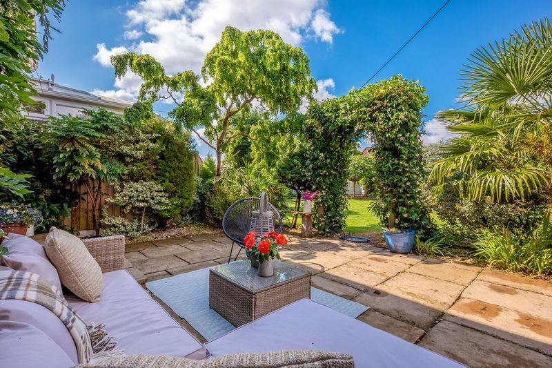 4 bedroom semi-detached house For Sale in Salford Priors, Evesham - Property photograph