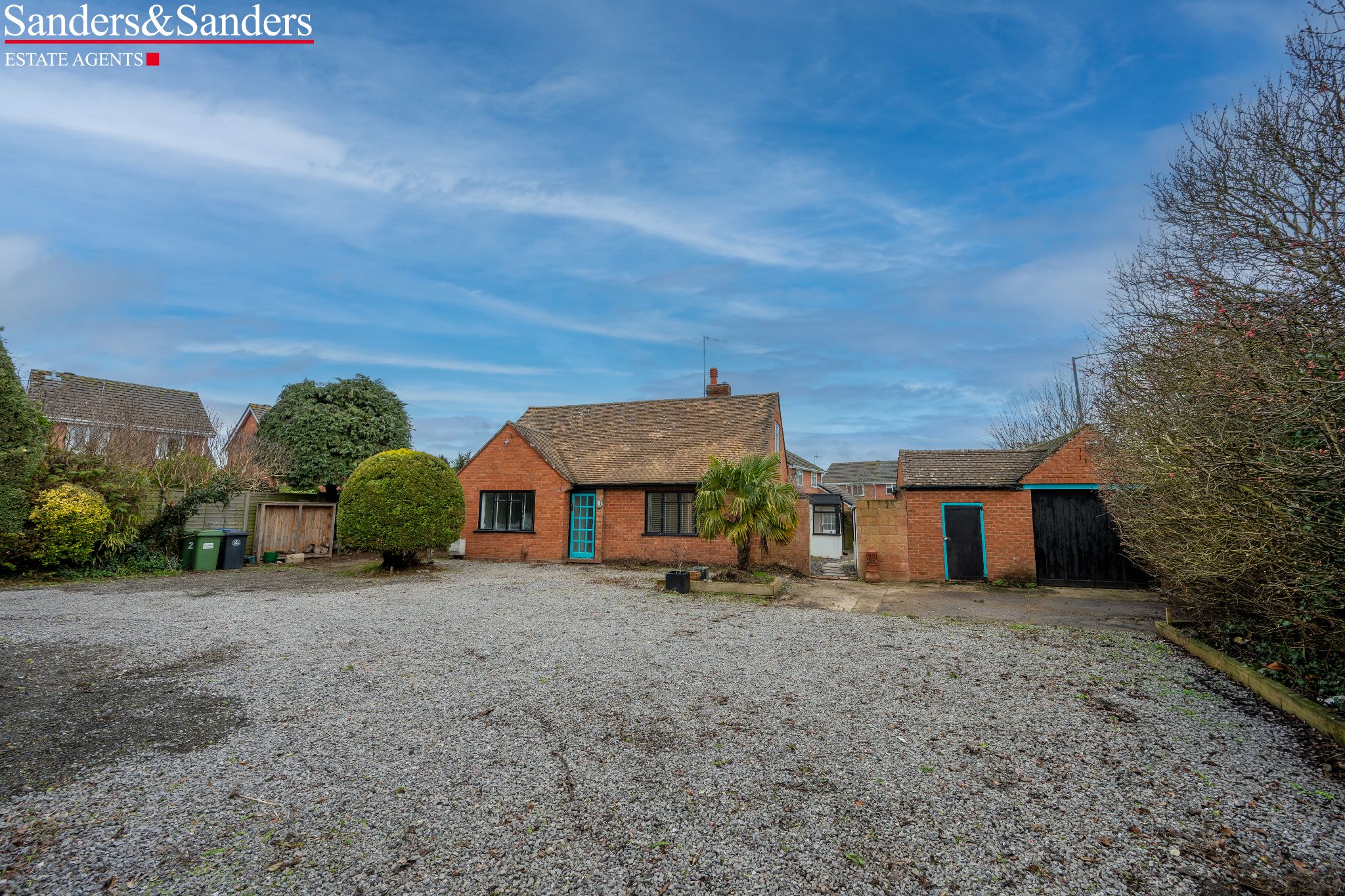 2 bedroom detached bungalow For Sale in Bidford-on-avon, Alcester - Photograph 1