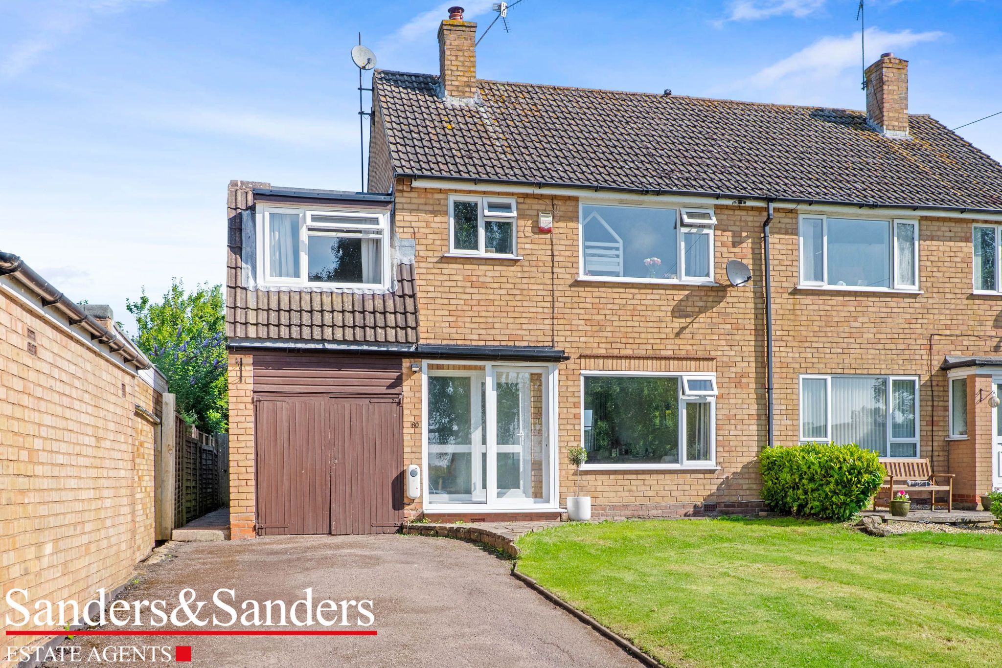 4 bedroom semi-detached house Sold Alcester - Photograph 1