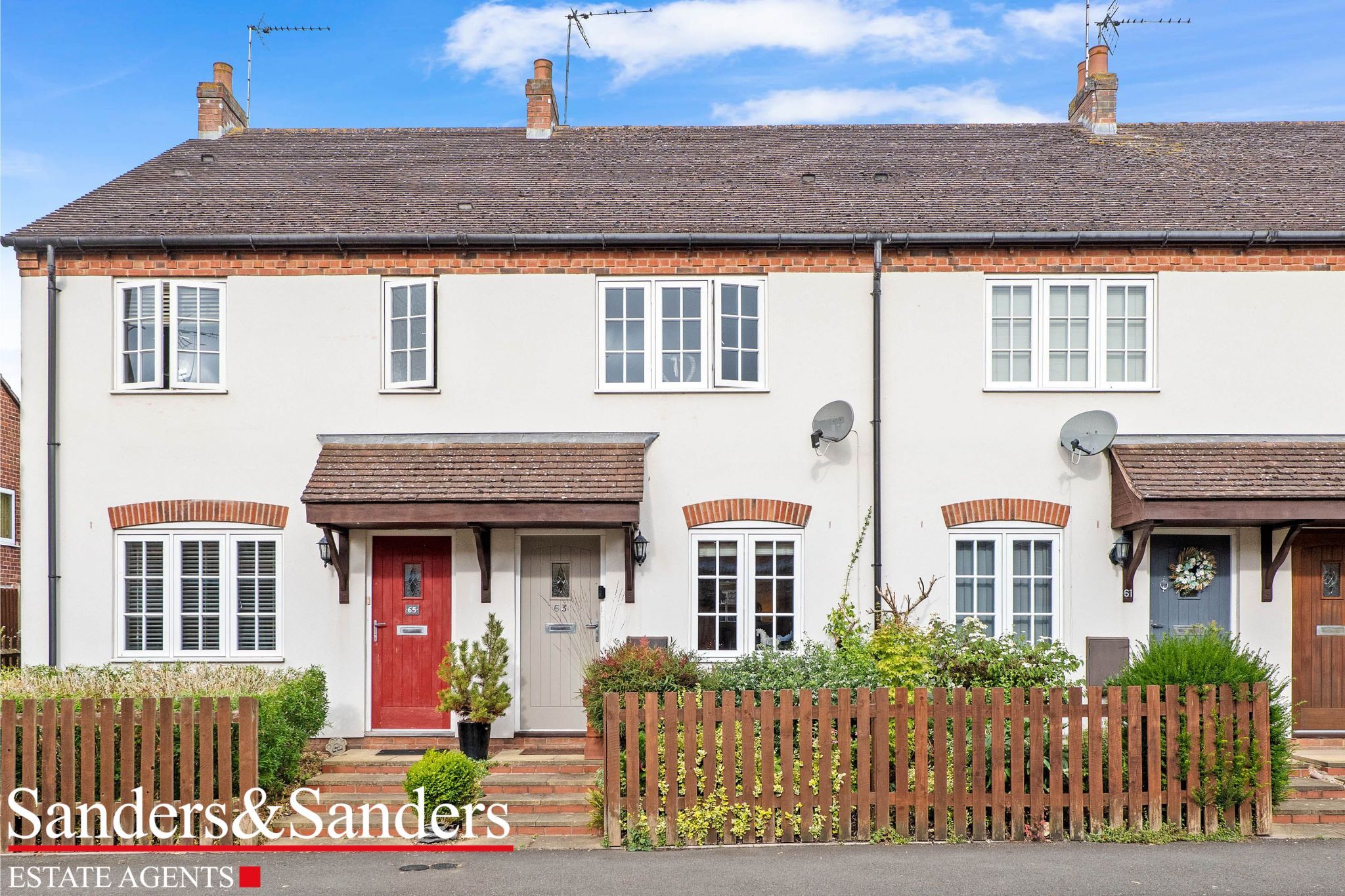 2 bedroom mid terraced house Sold Alcester - Photograph 1