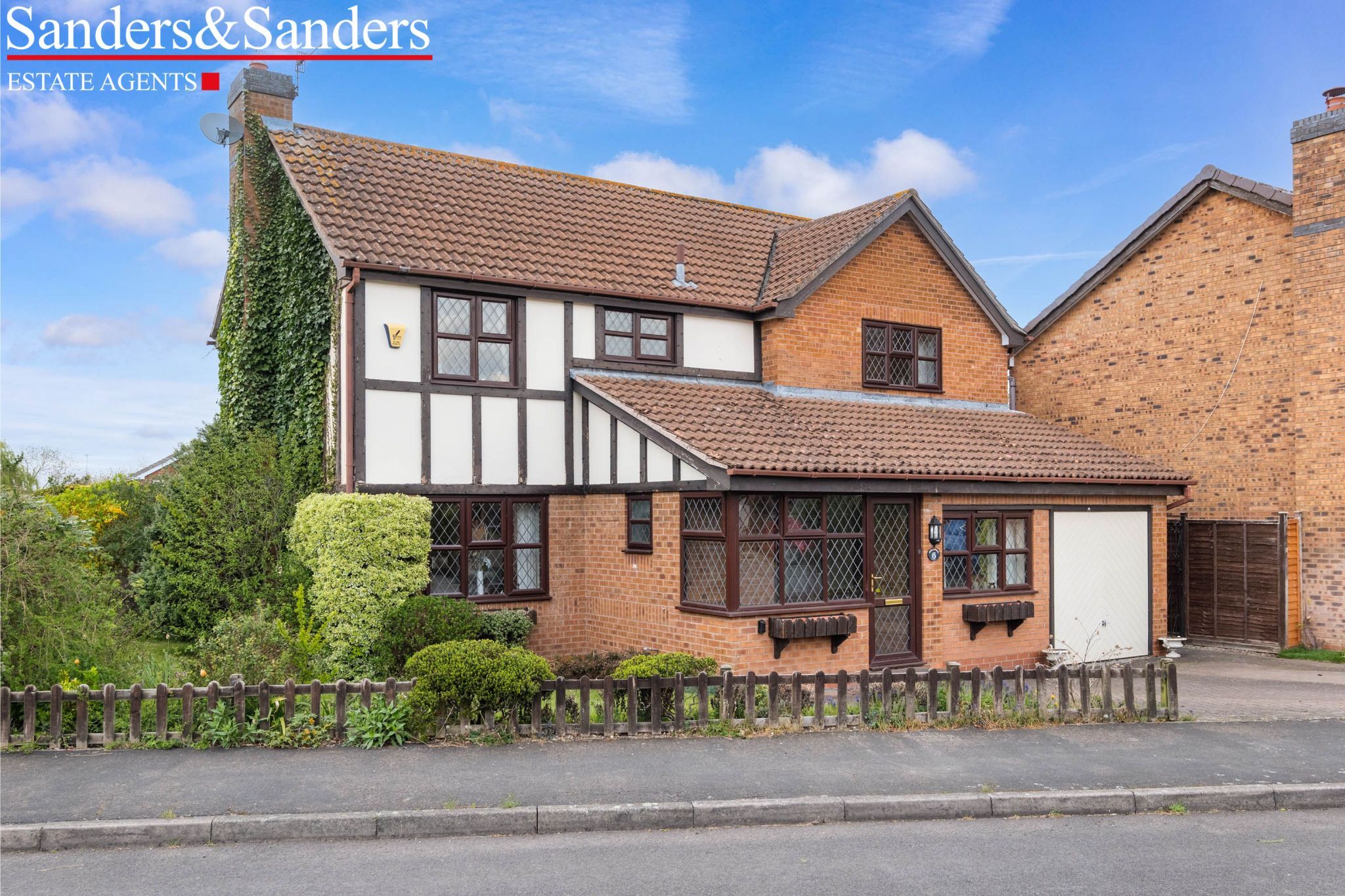 4 bedroom detached house SSTC in Bidford-on-avon, Alcester - Photograph 1