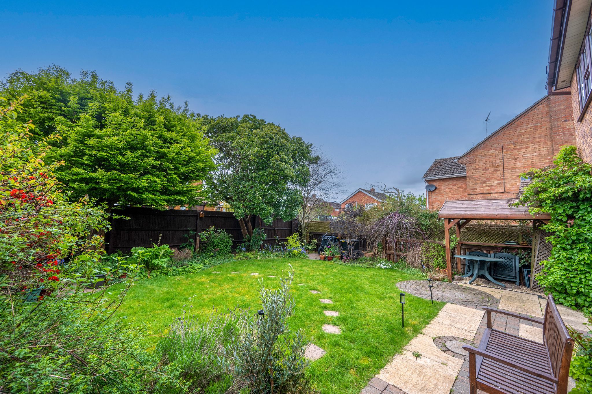 4 bedroom detached house For Sale in Victoria Road, Bidford-on-avon, Alcester - Property photograph