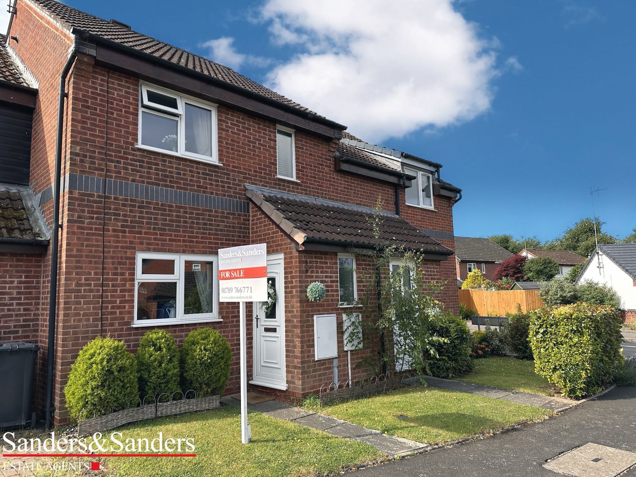 2 bedroom mid terraced house Sold Alcester - Photograph 1
