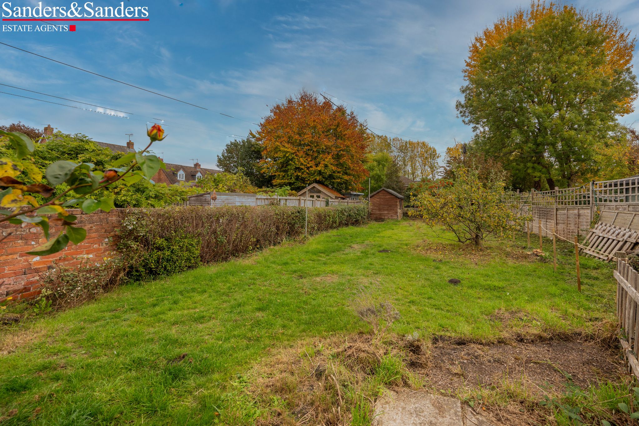 2 bedroom cottage house For Sale Alcester - Property photograph